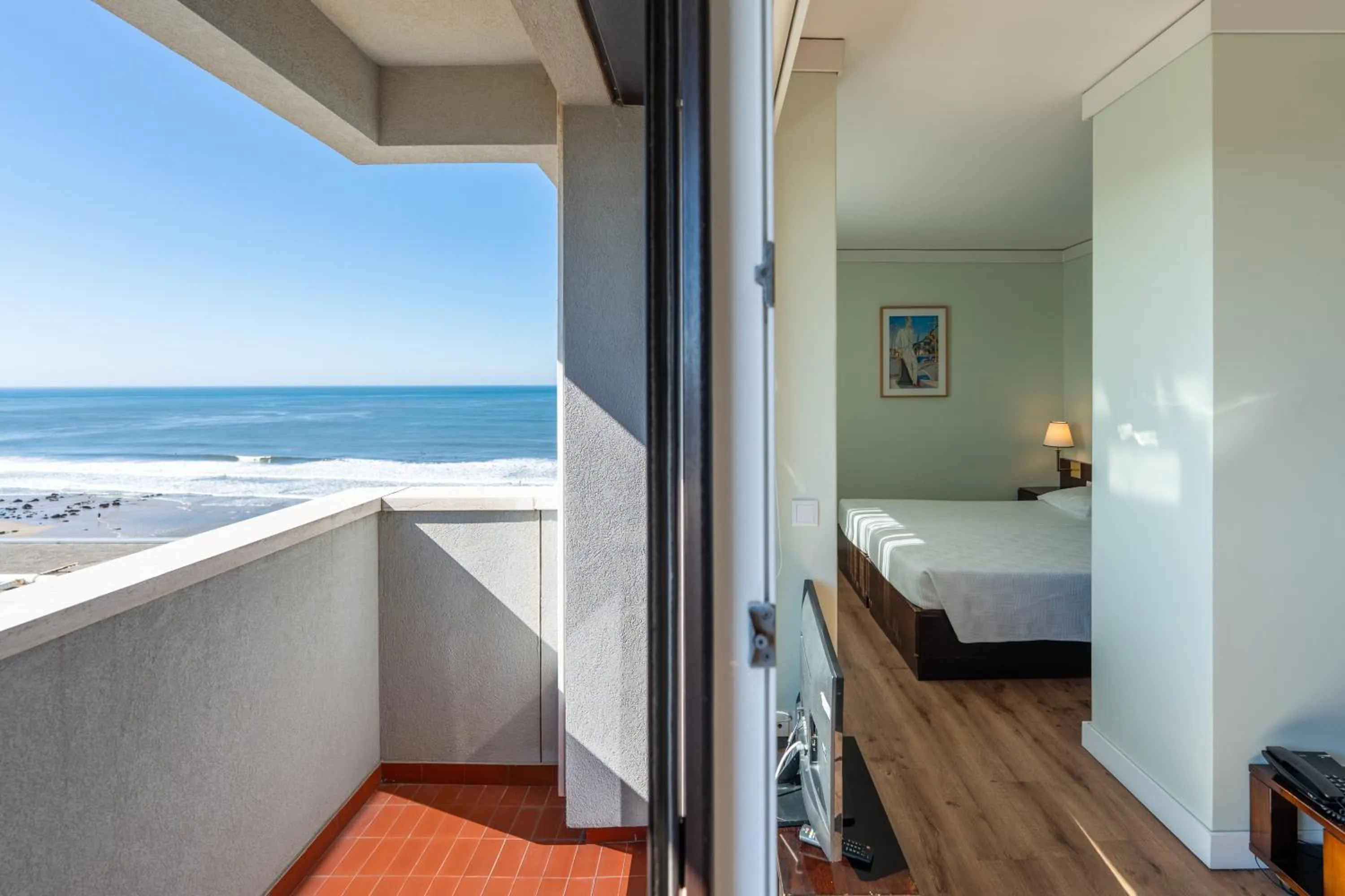 View (from property/room), Bed in Hotel Apartamento Solverde