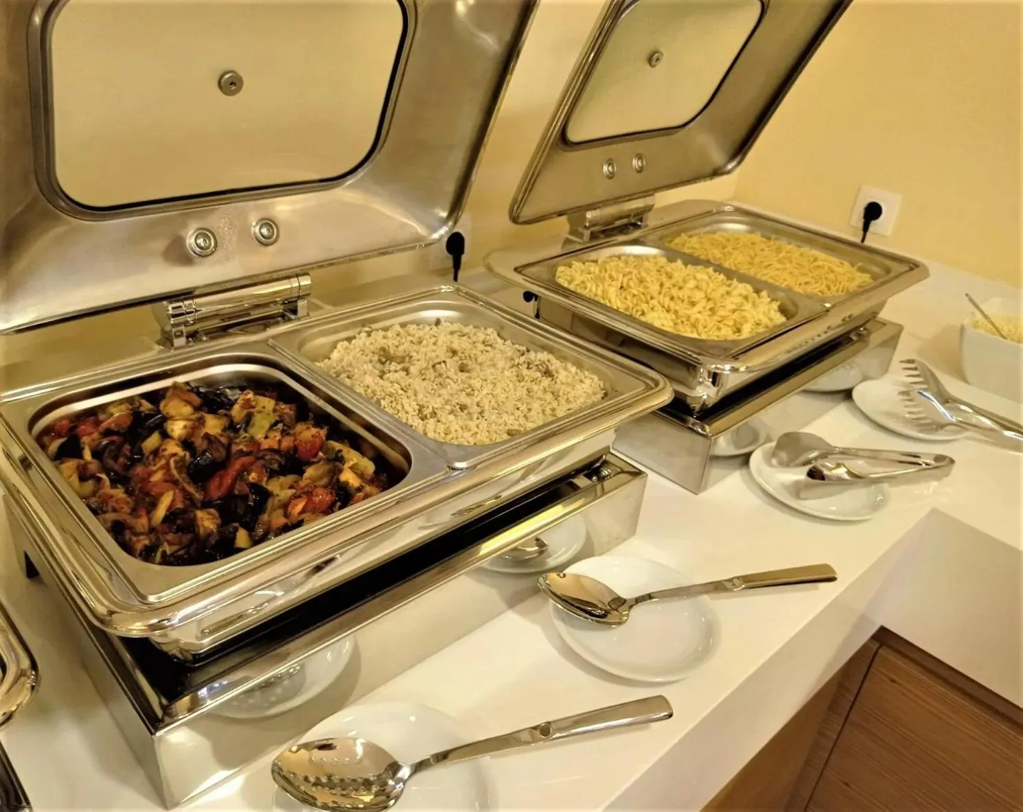 Restaurant/places to eat in Apollon Hotel