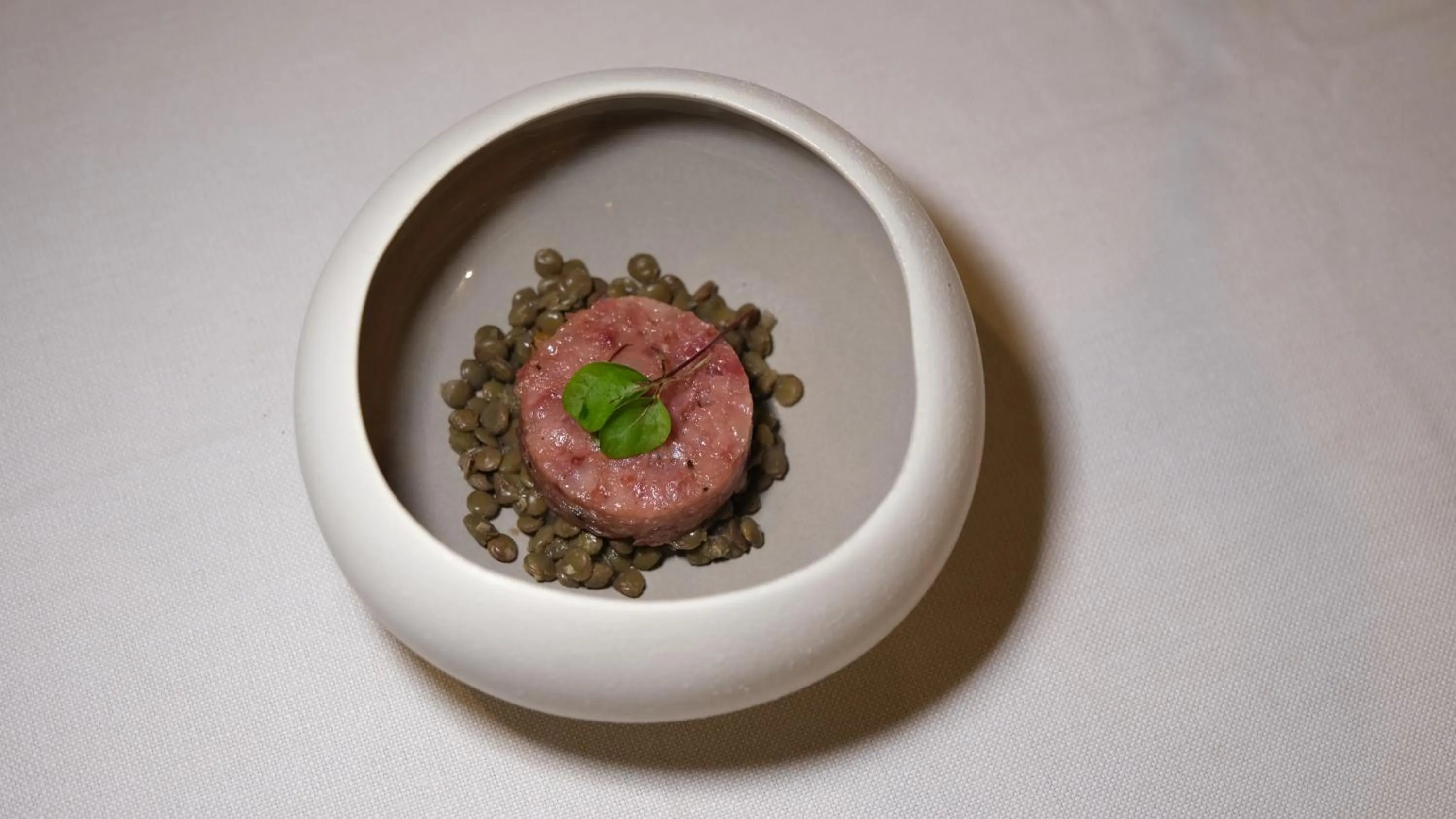 Restaurant/places to eat in Flos Hotel