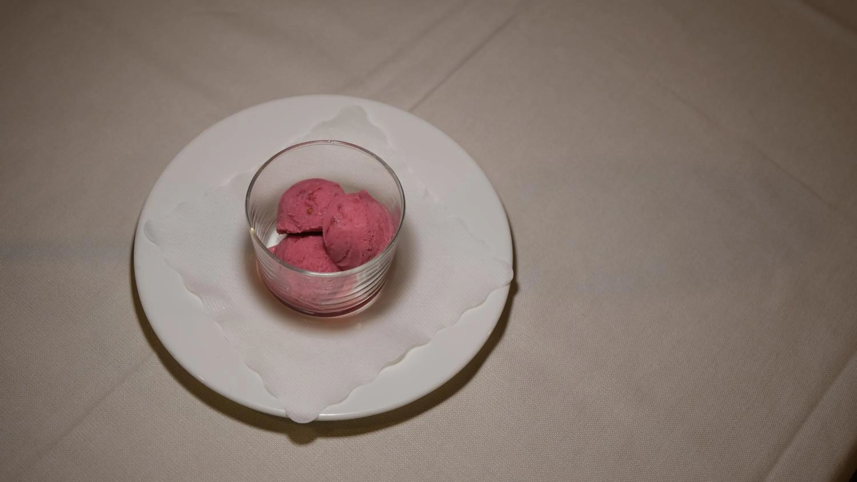 Restaurant/places to eat in Flos Hotel