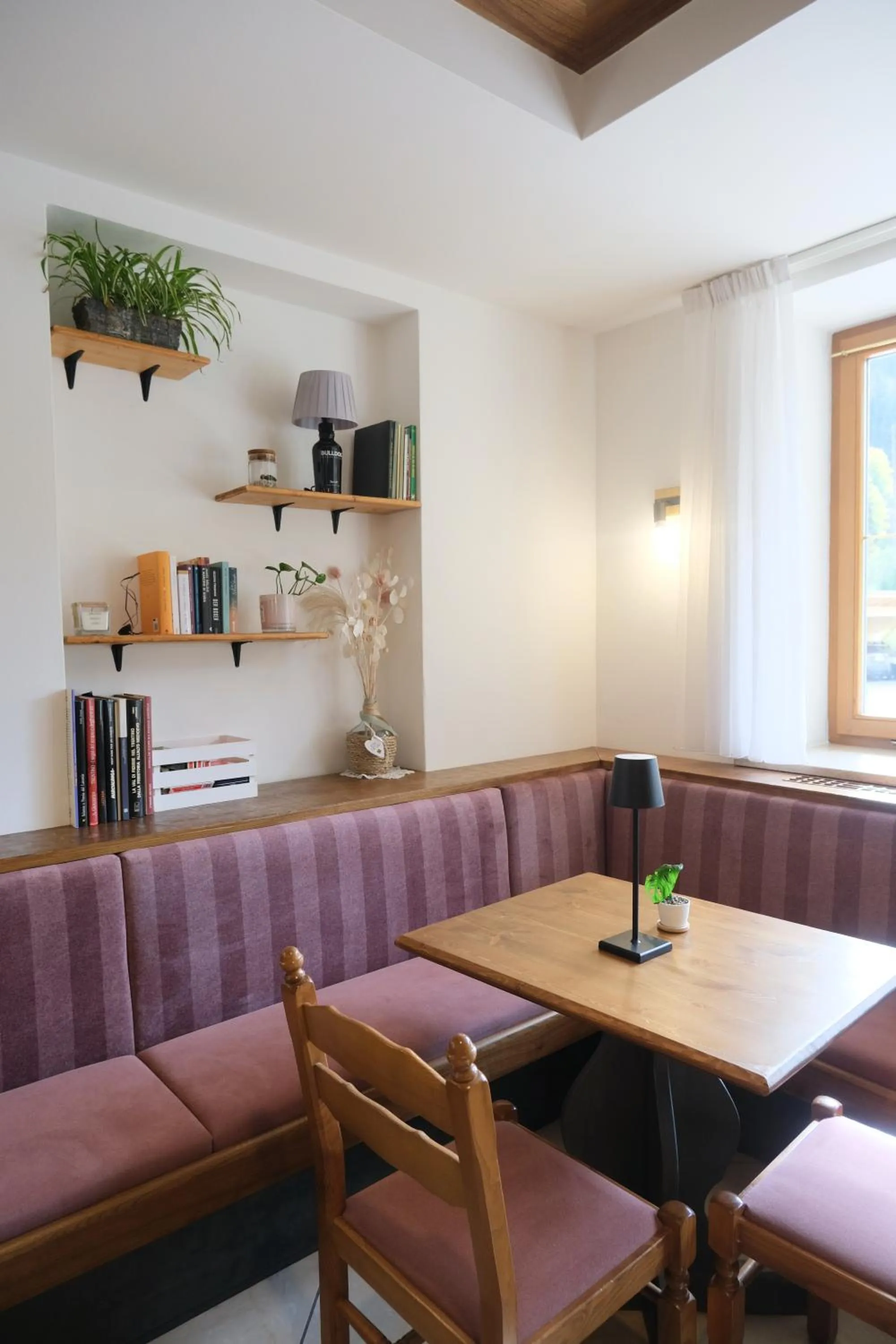 Communal lounge/ TV room in Hotel Valsorda