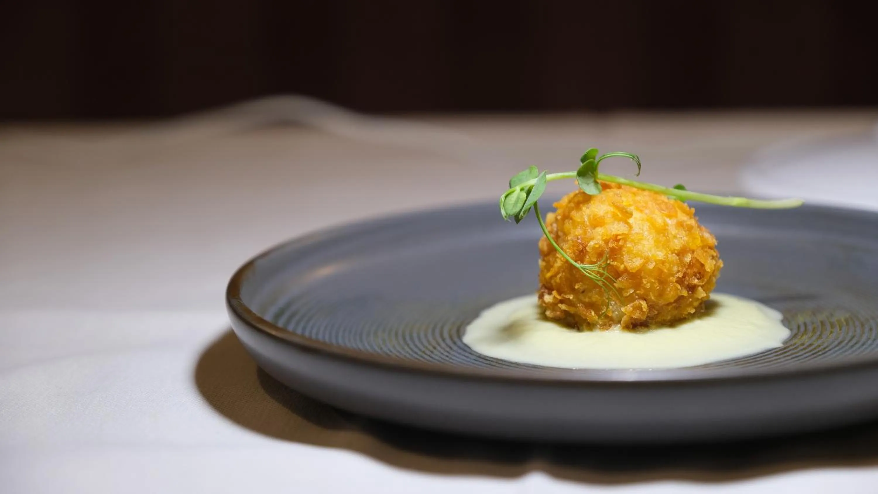 Restaurant/places to eat in Flos Hotel