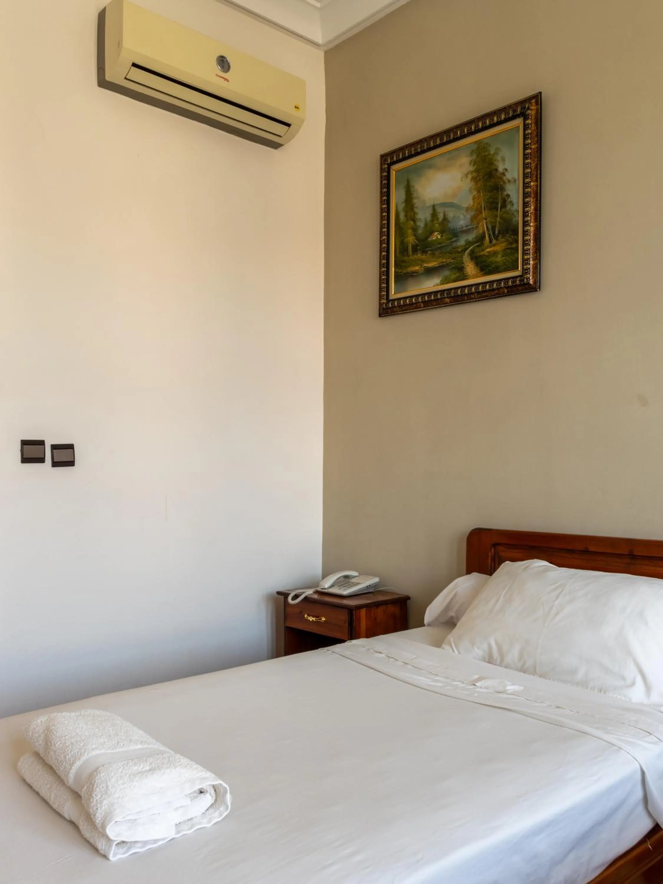 Bed in Hotel Saint Antoine