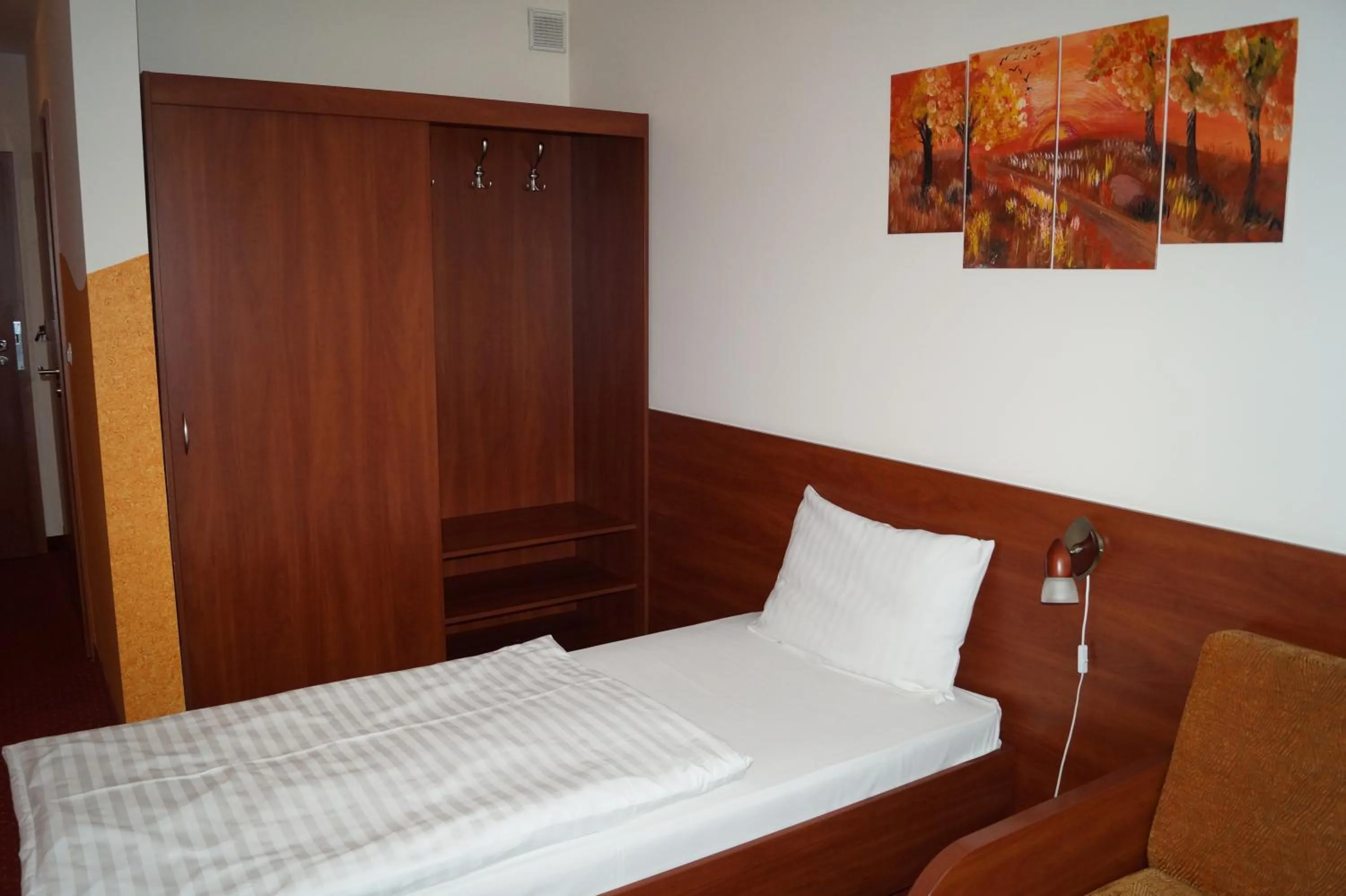 Photo of the whole room, Bed in Hotel Podróżnik