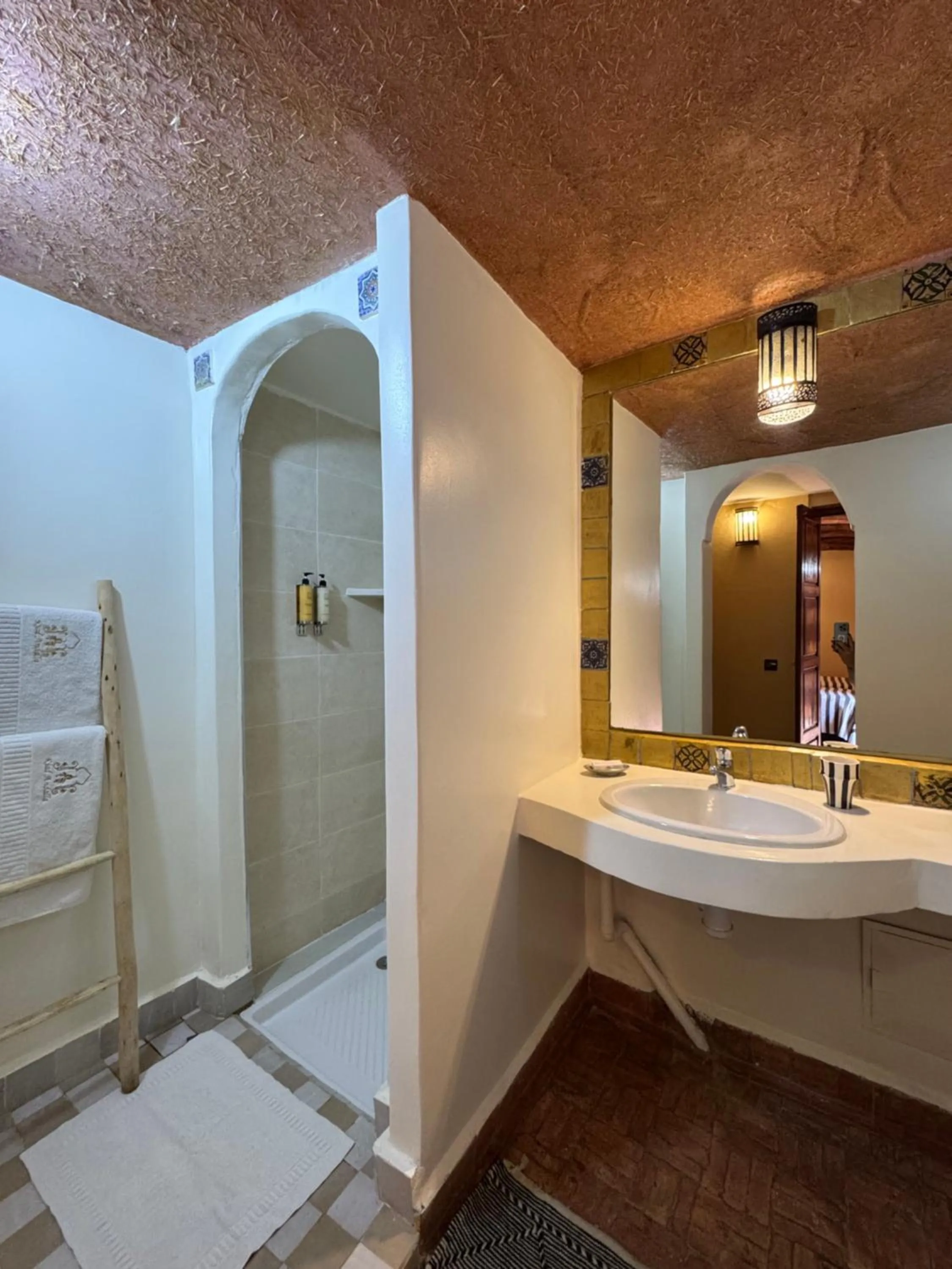 Shower in Riad Andalla