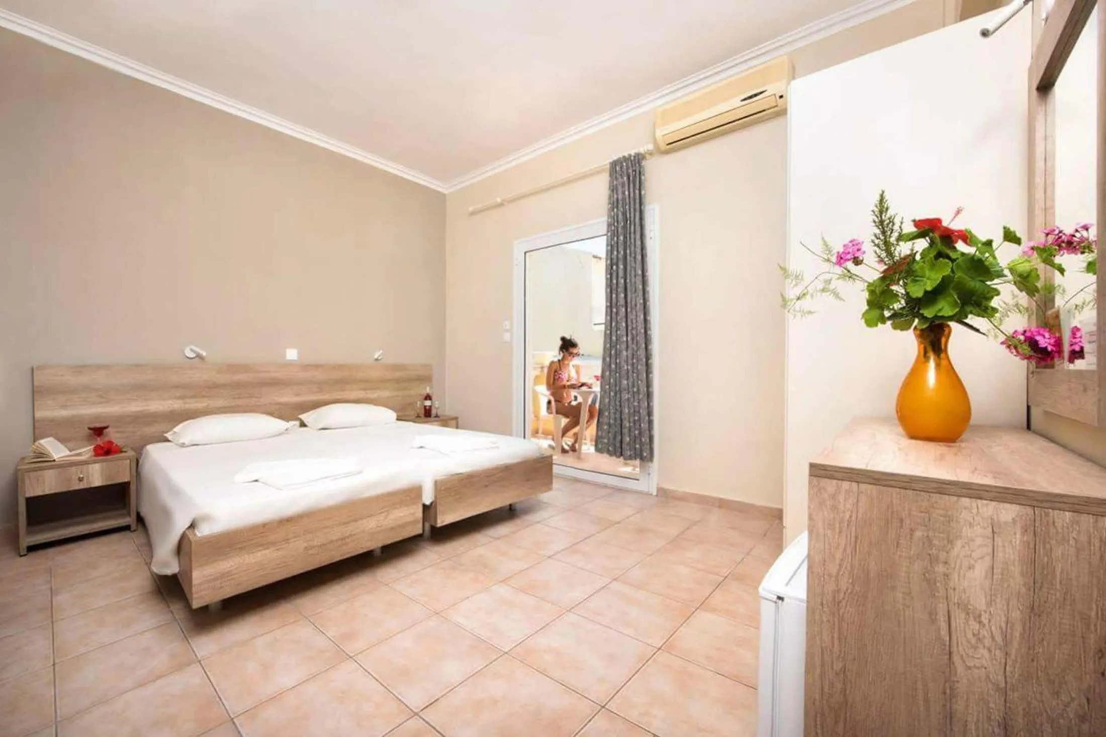 Photo of the whole room, Bed in Trabukos Beach Complex