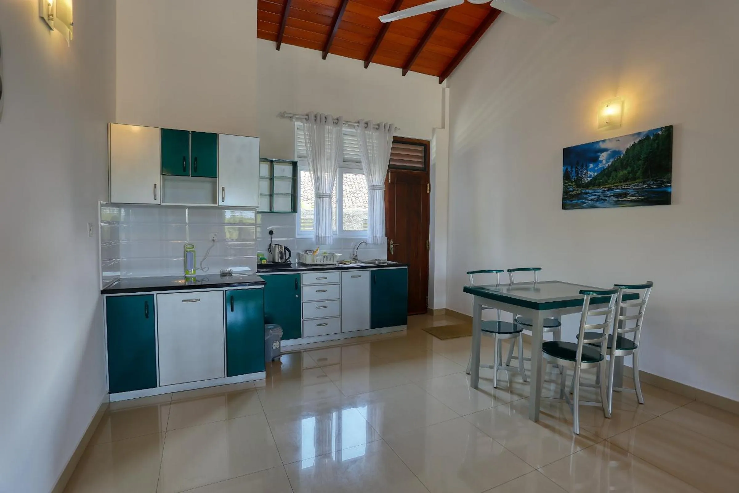 Kitchen or kitchenette in Shamaz Galle