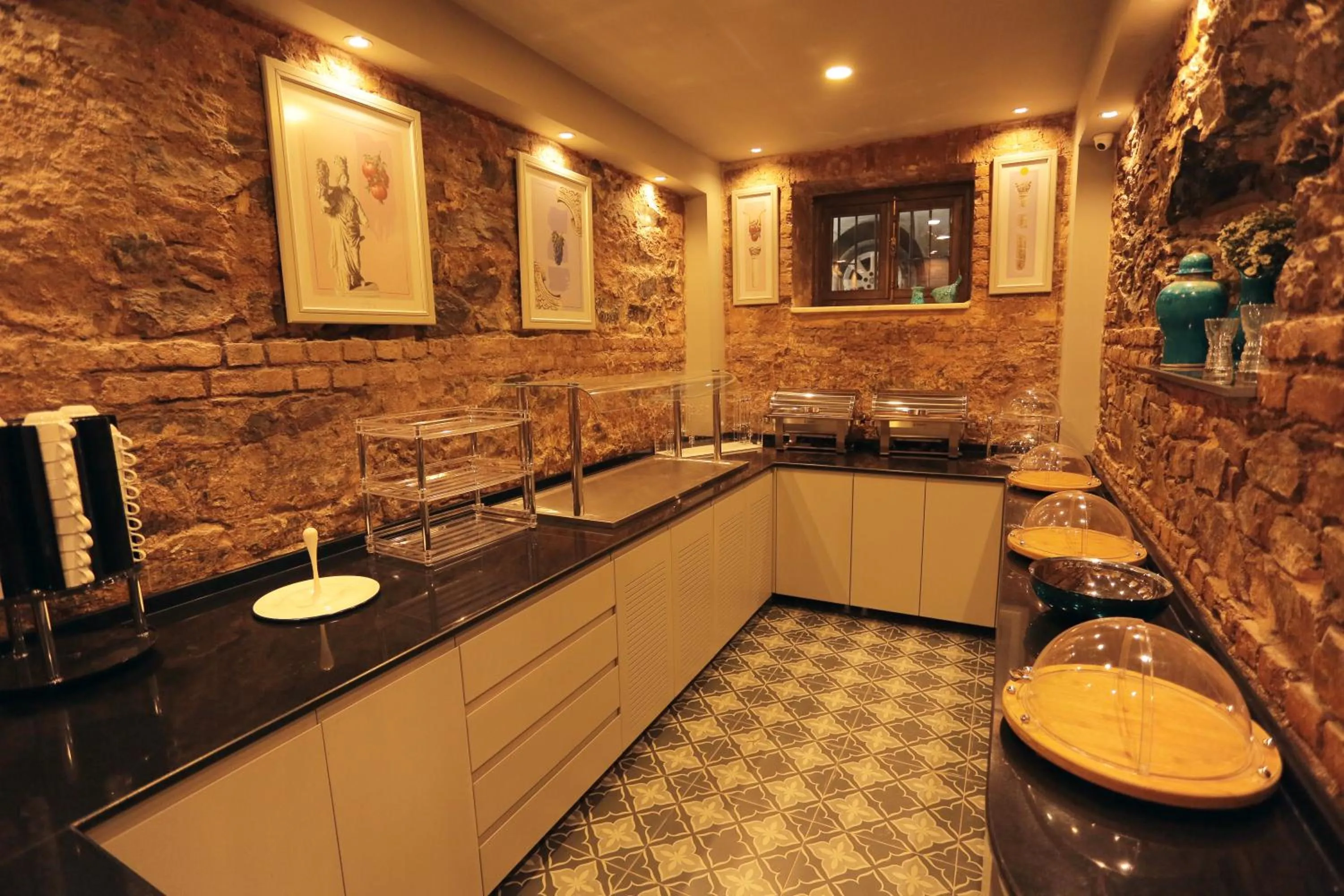 Restaurant/places to eat in Ferman Pera Hotel