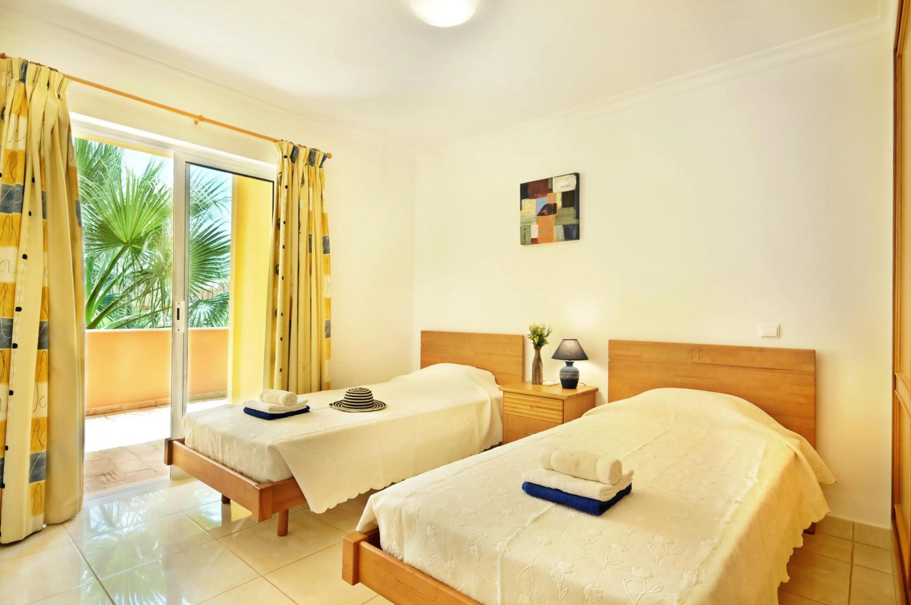 Bedroom, Bed in Jardim da Meia Praia Resort