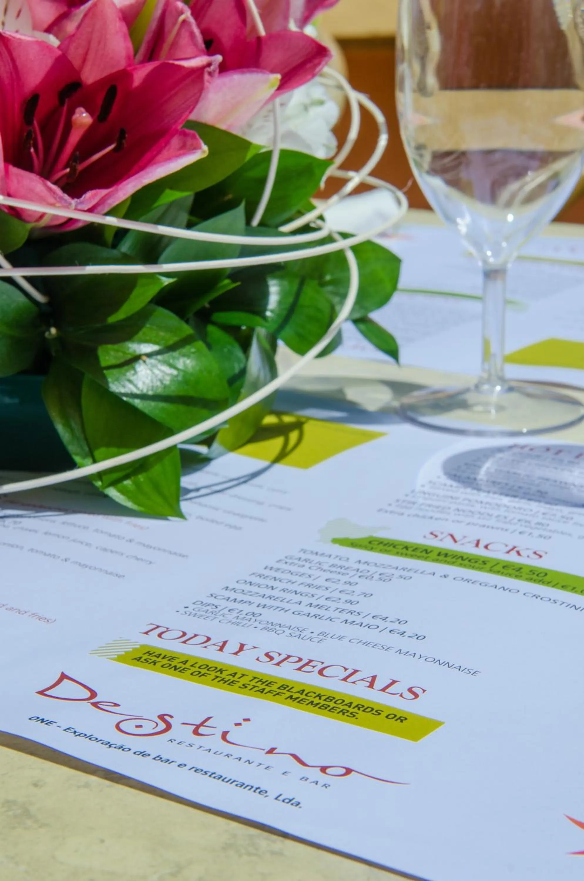 Restaurant/places to eat in Jardim da Meia Praia Resort