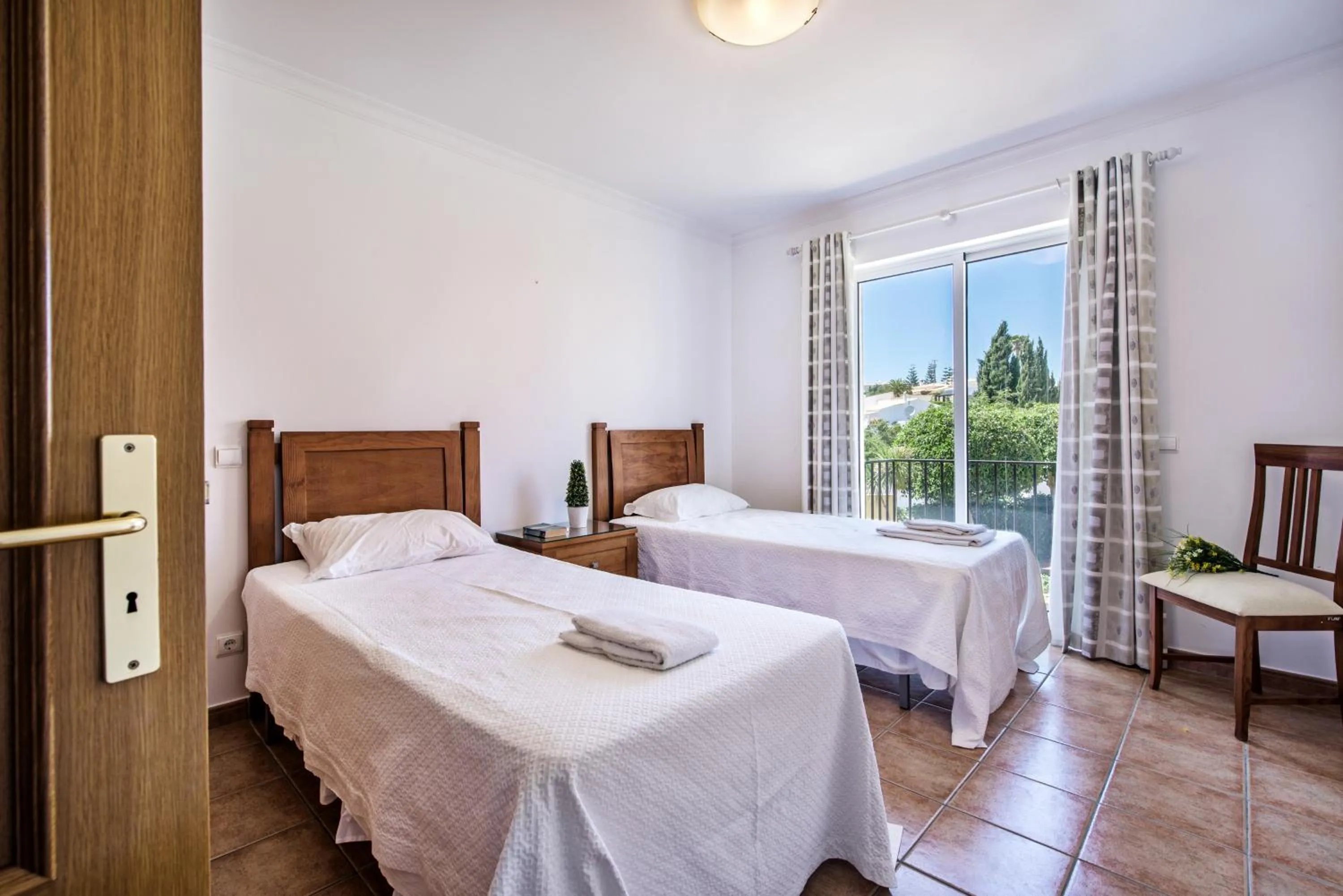Bedroom, Bed in Jardim da Meia Praia Resort