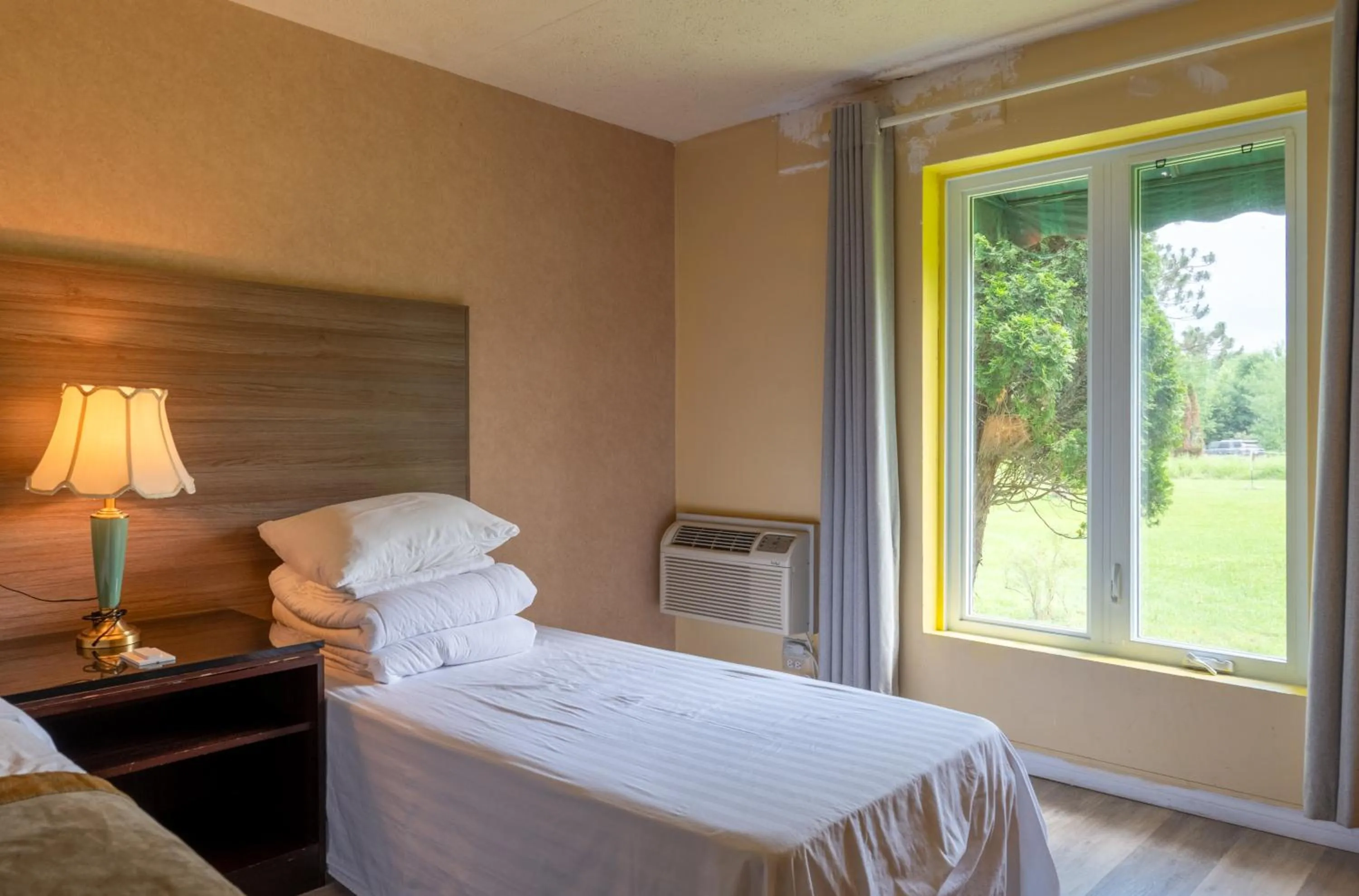 Bed in Hotel Cowansville