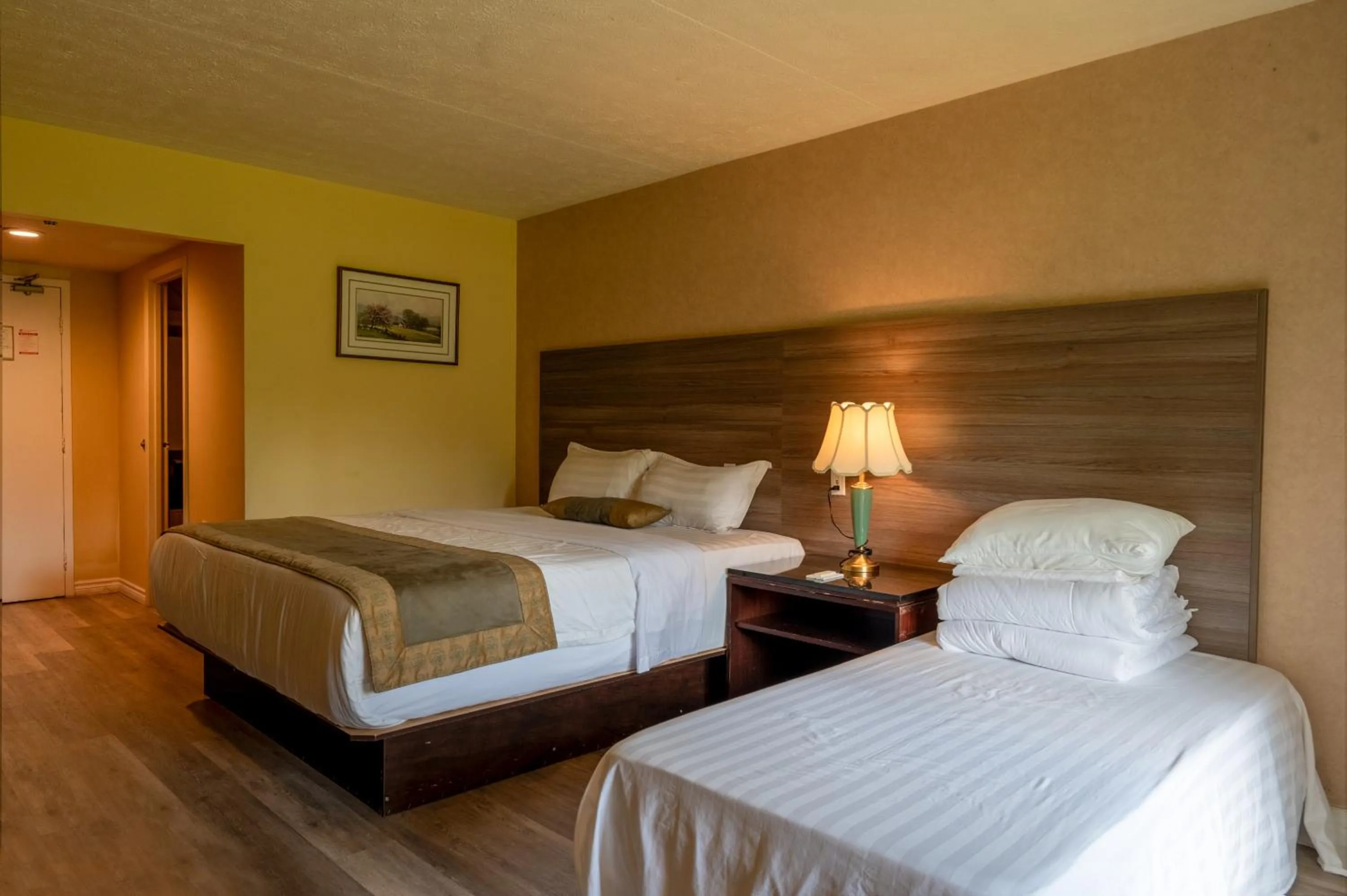 Bed in Hotel Cowansville