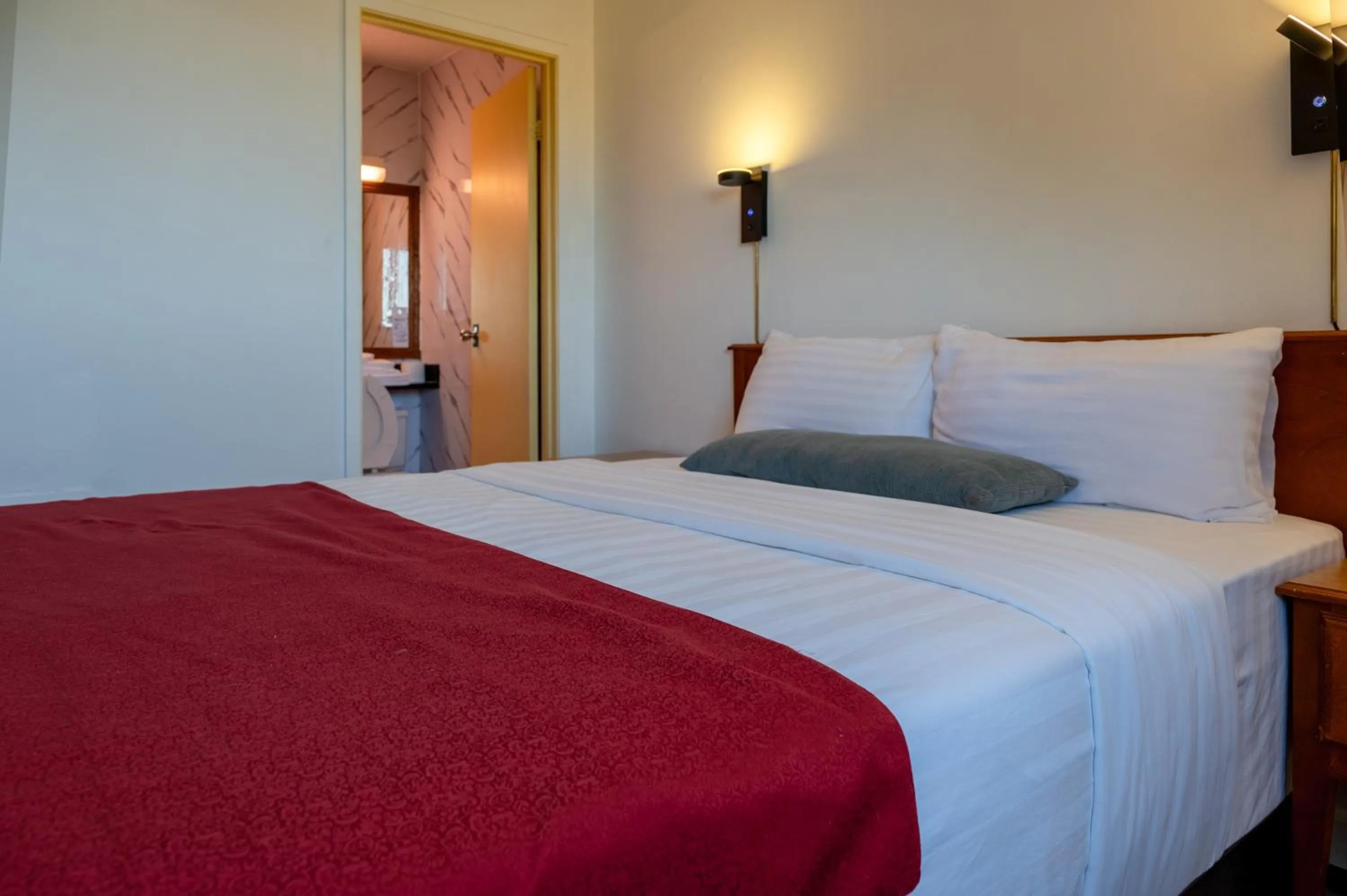 Bed in Hotel Cowansville