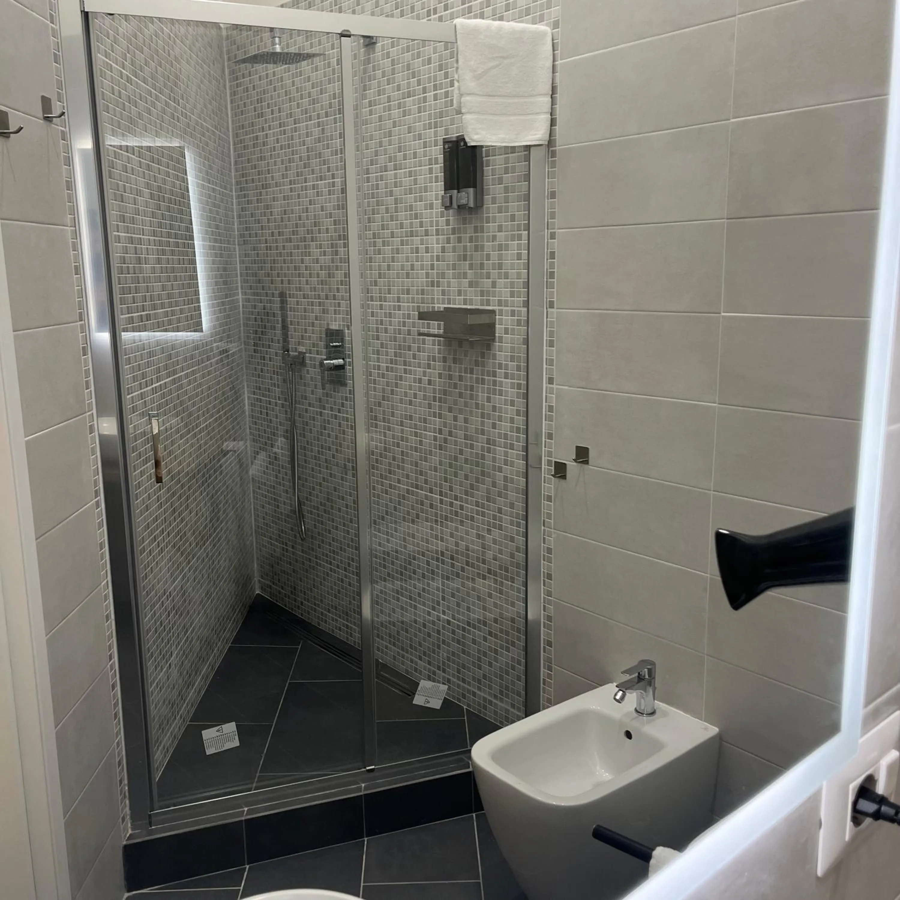 Shower in Napoli DownTown