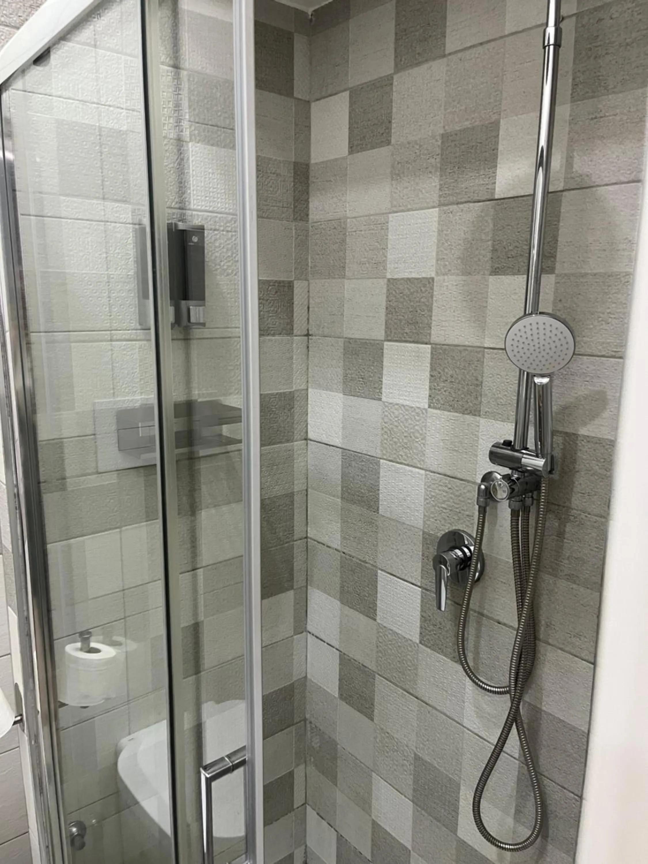 Shower in Napoli DownTown