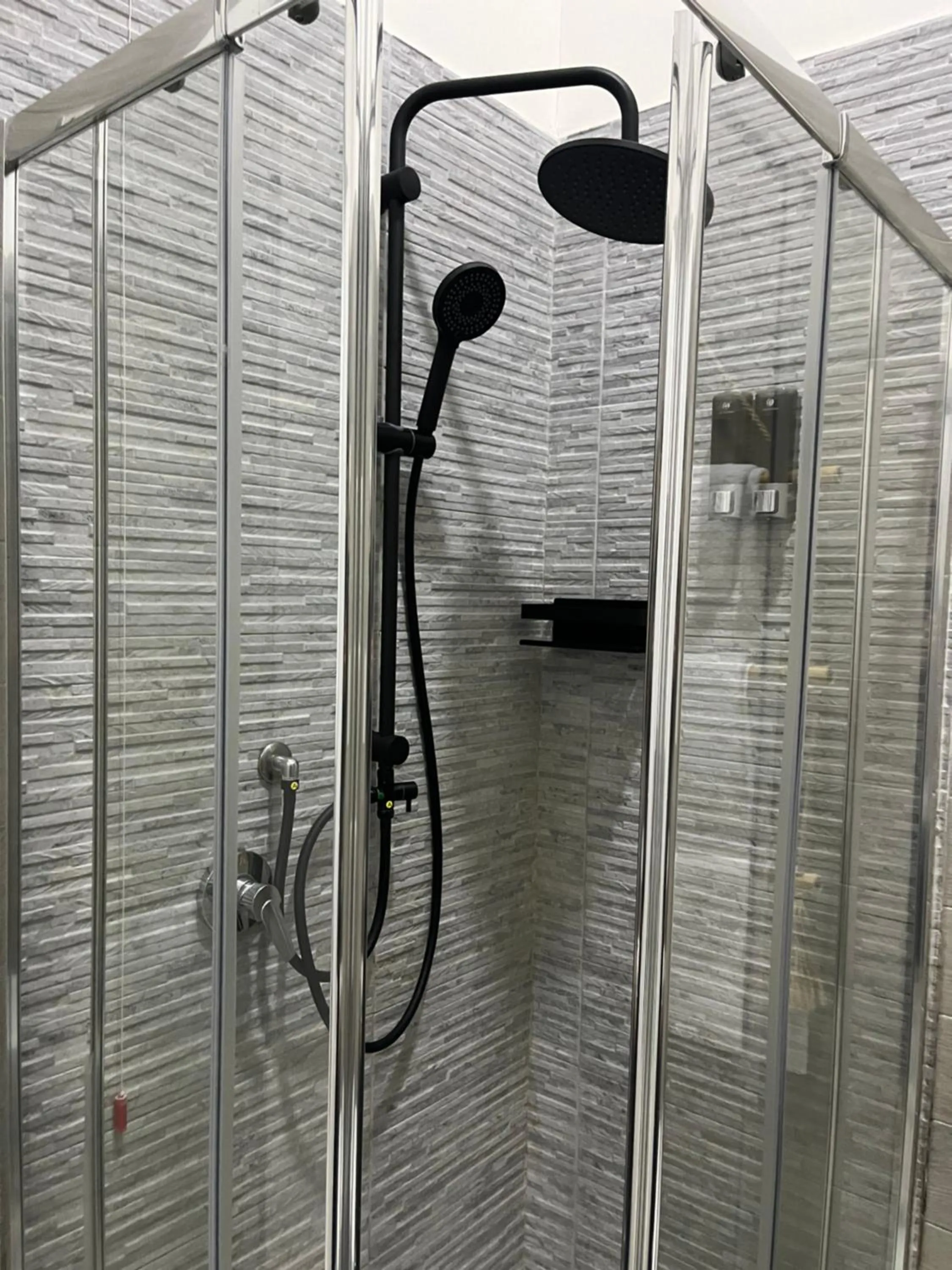 Shower in Napoli DownTown