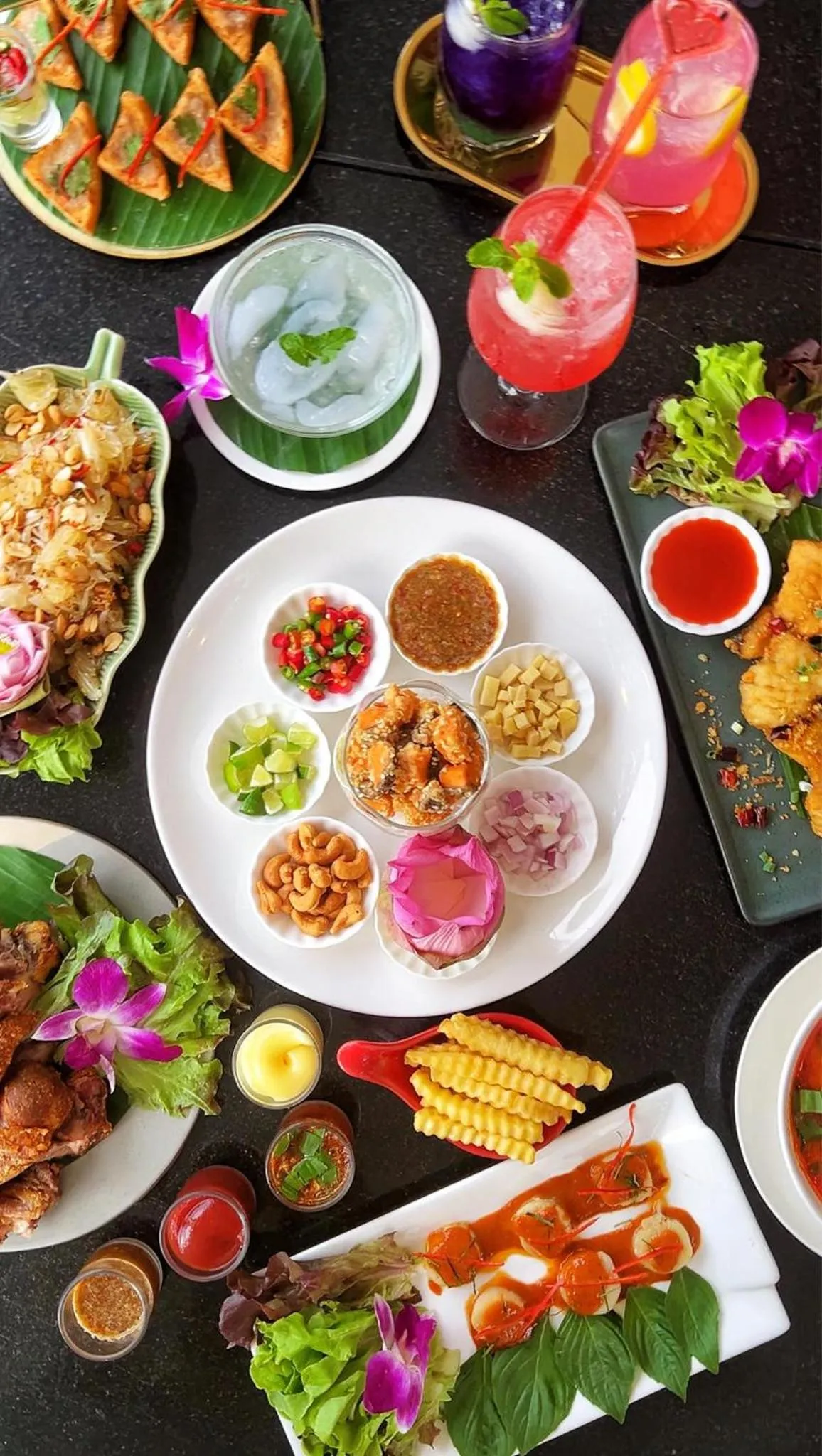 Restaurant/places to eat in Hiranyakul House Riverside