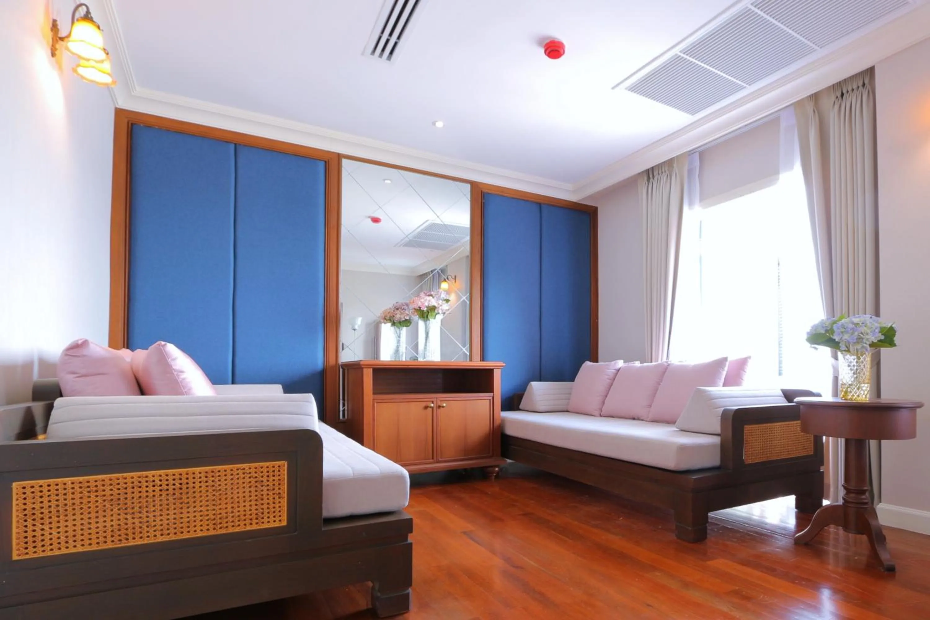 Living room, Bed in Hiranyakul House Riverside