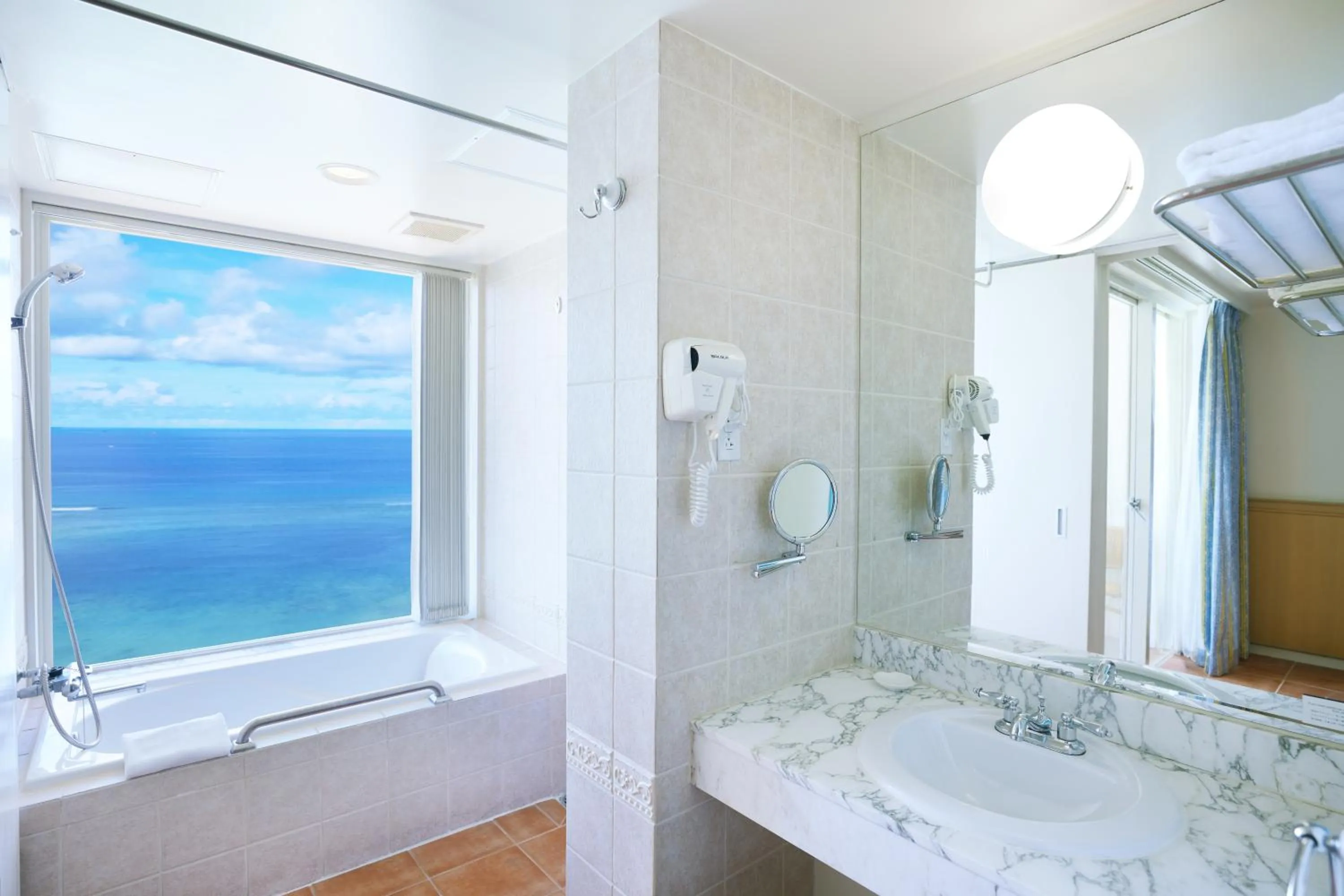 Bathroom, Bed in Hoshino Resorts RISONARE Guam