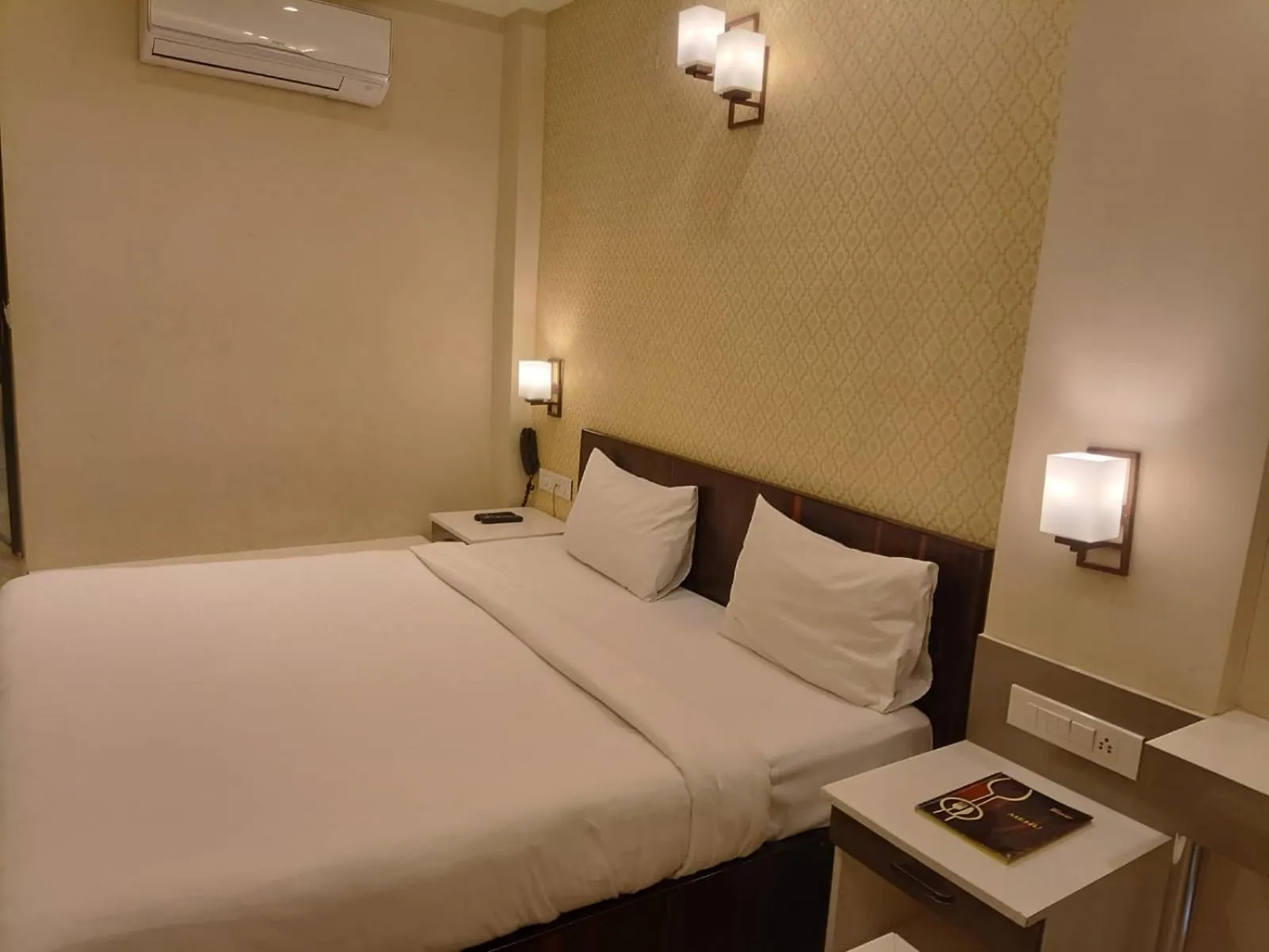 Bed in Hotel Varanasi Heritage
