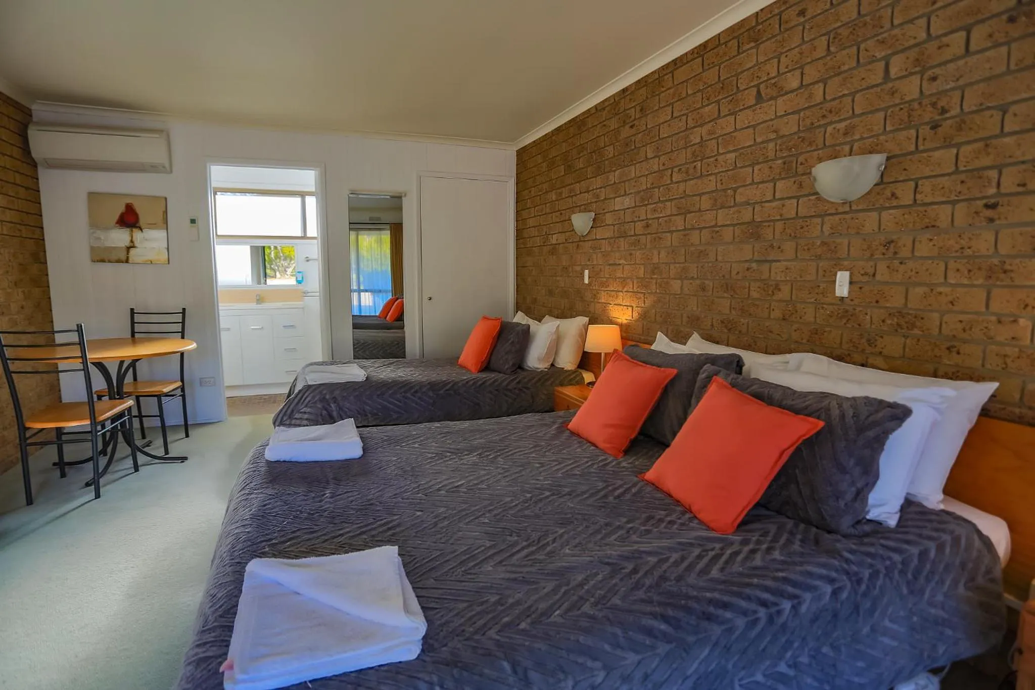 Photo of the whole room, Bed in Mountain View Motor Inn & Holiday Lodges