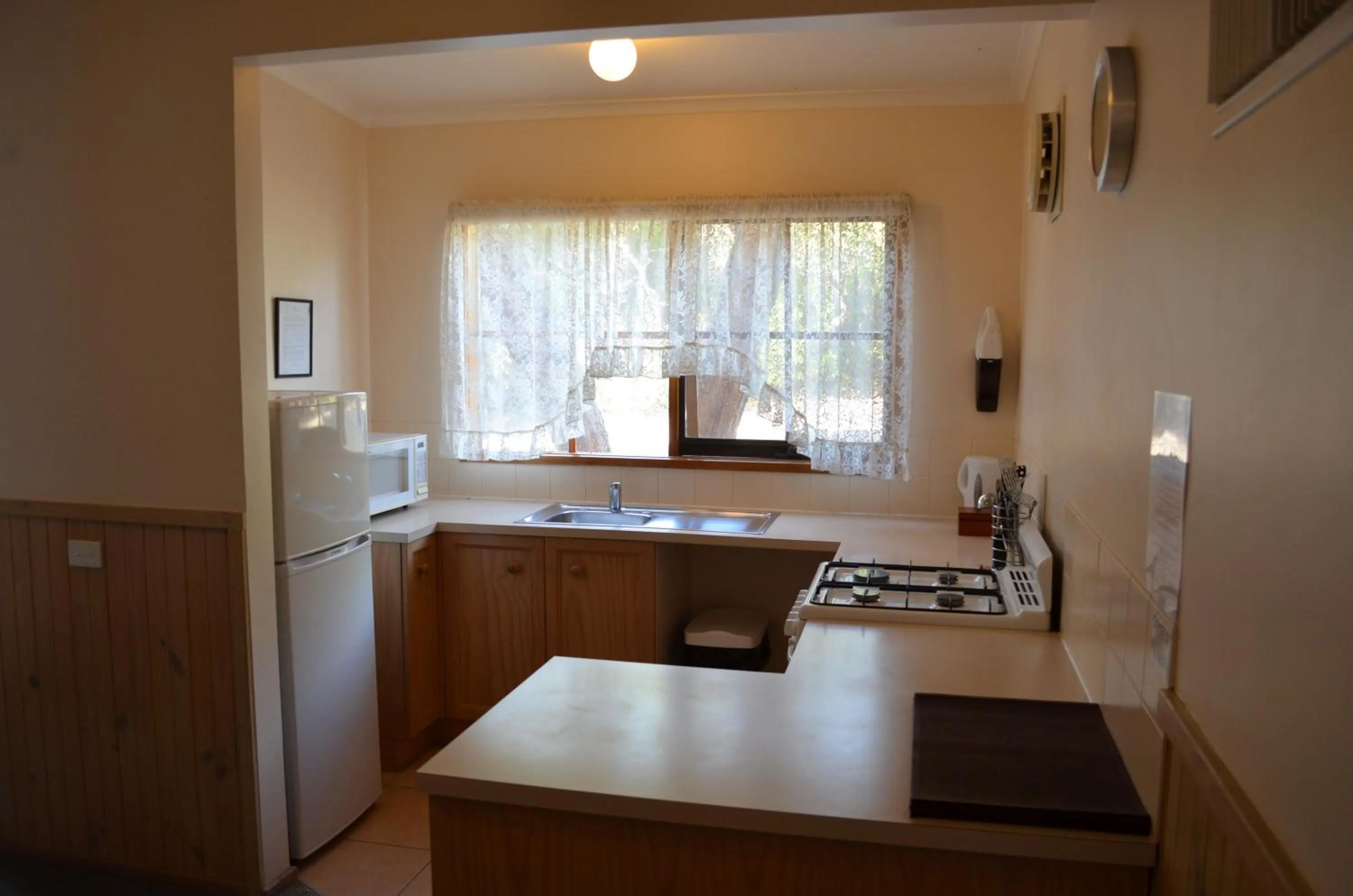 Kitchen or kitchenette in Mountain View Motor Inn & Holiday Lodges