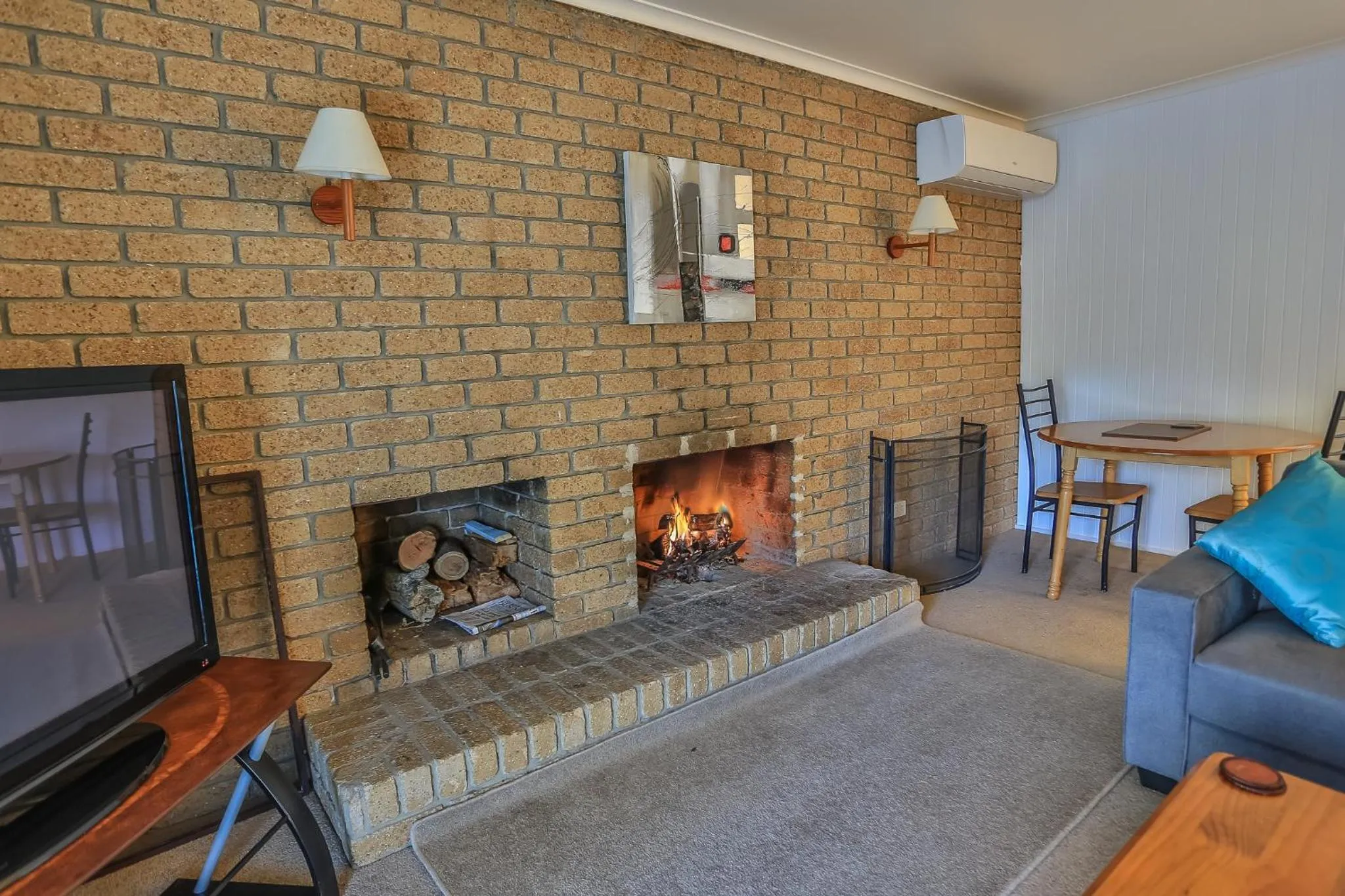 Living room in Mountain View Motor Inn & Holiday Lodges