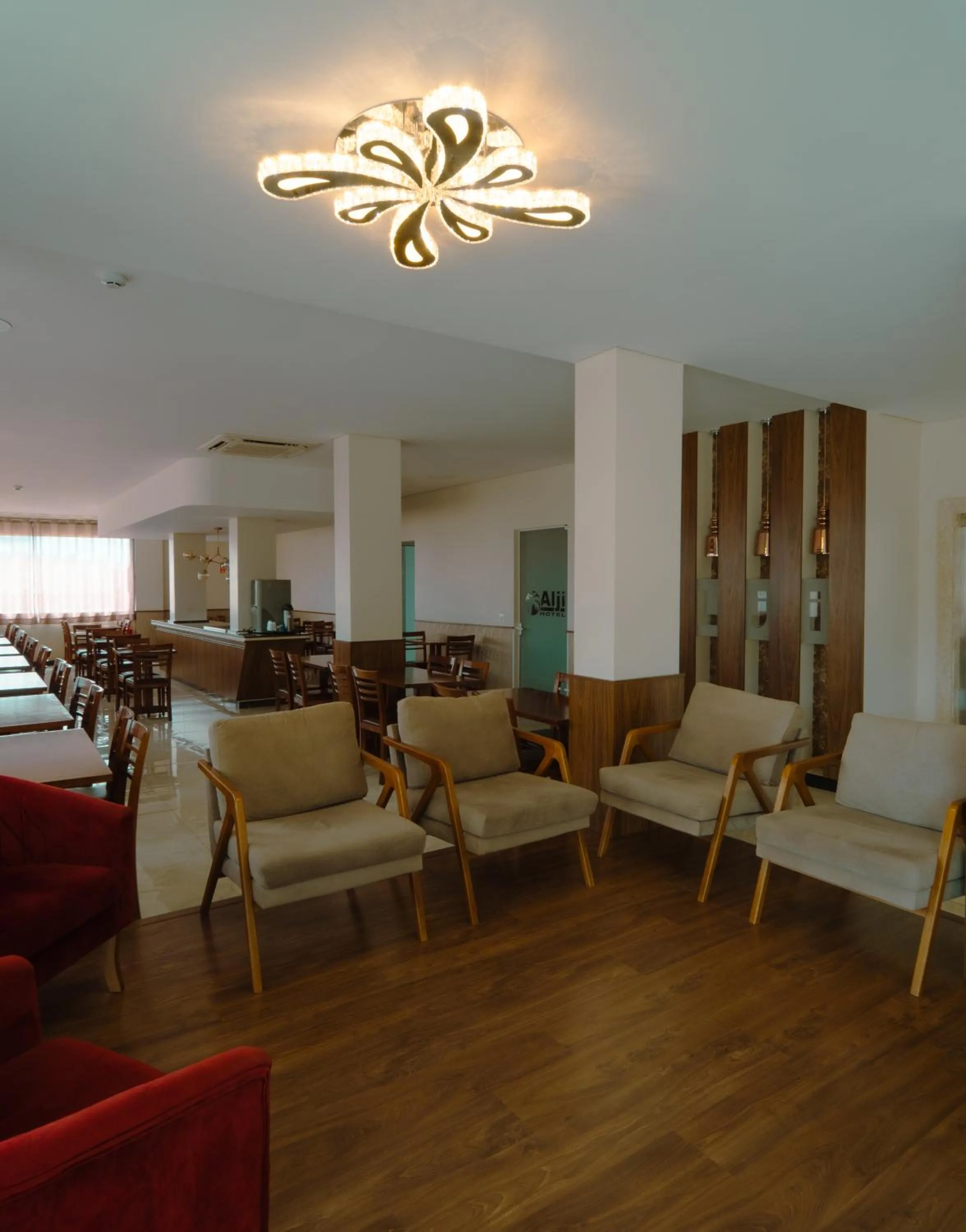 Restaurant/places to eat in Hotel Alji Salto