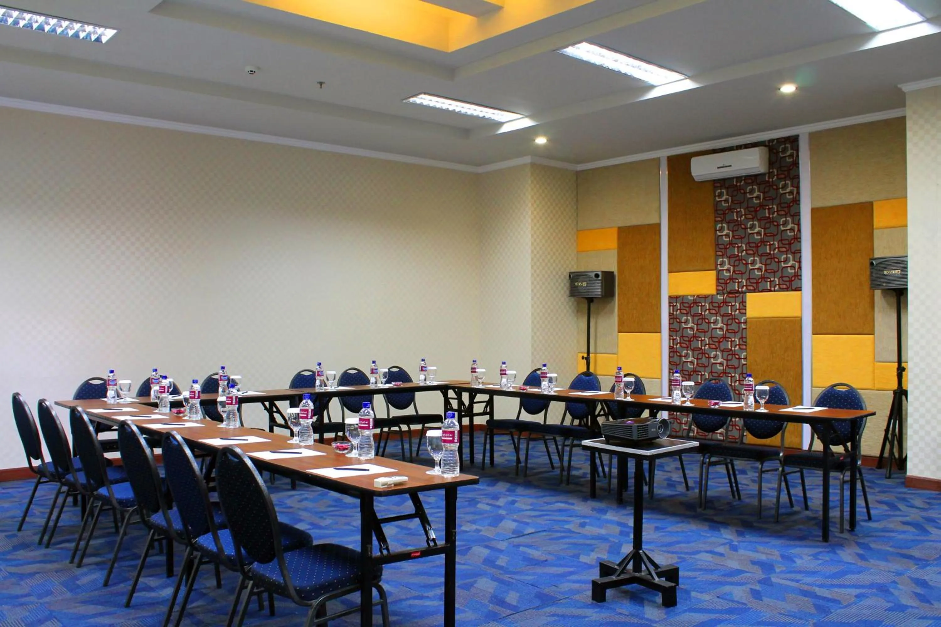 Business facilities in favehotel Kusumanegara