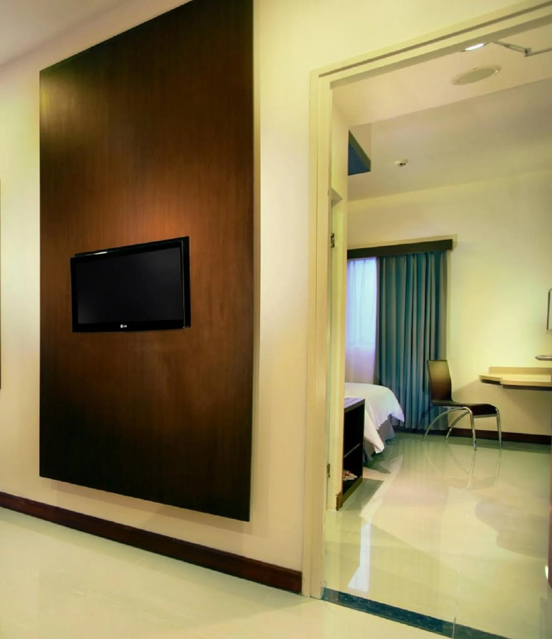 Photo of the whole room in favehotel Kusumanegara