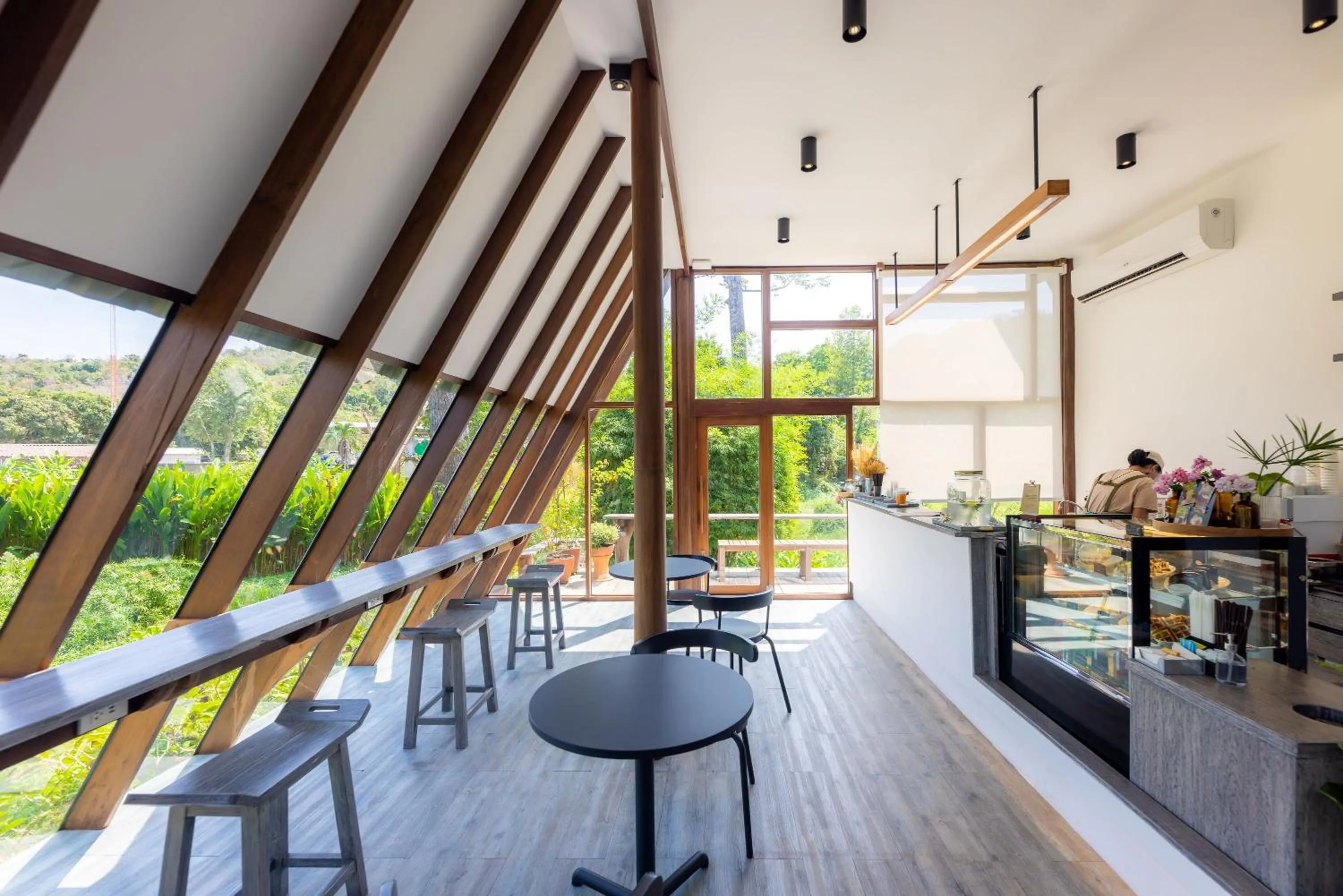 Restaurant/places to eat in Baan Ploy Sea