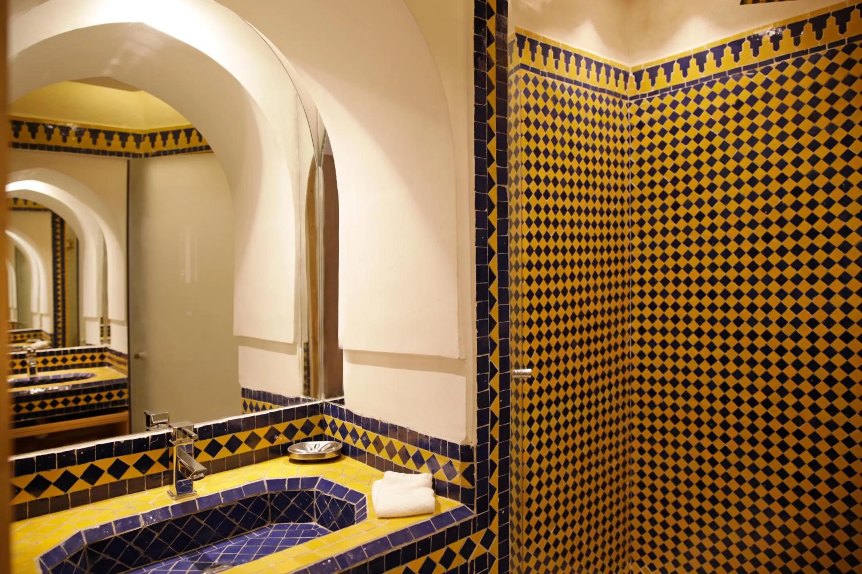 Bathroom in Elegancia Riad Boutique & SPA