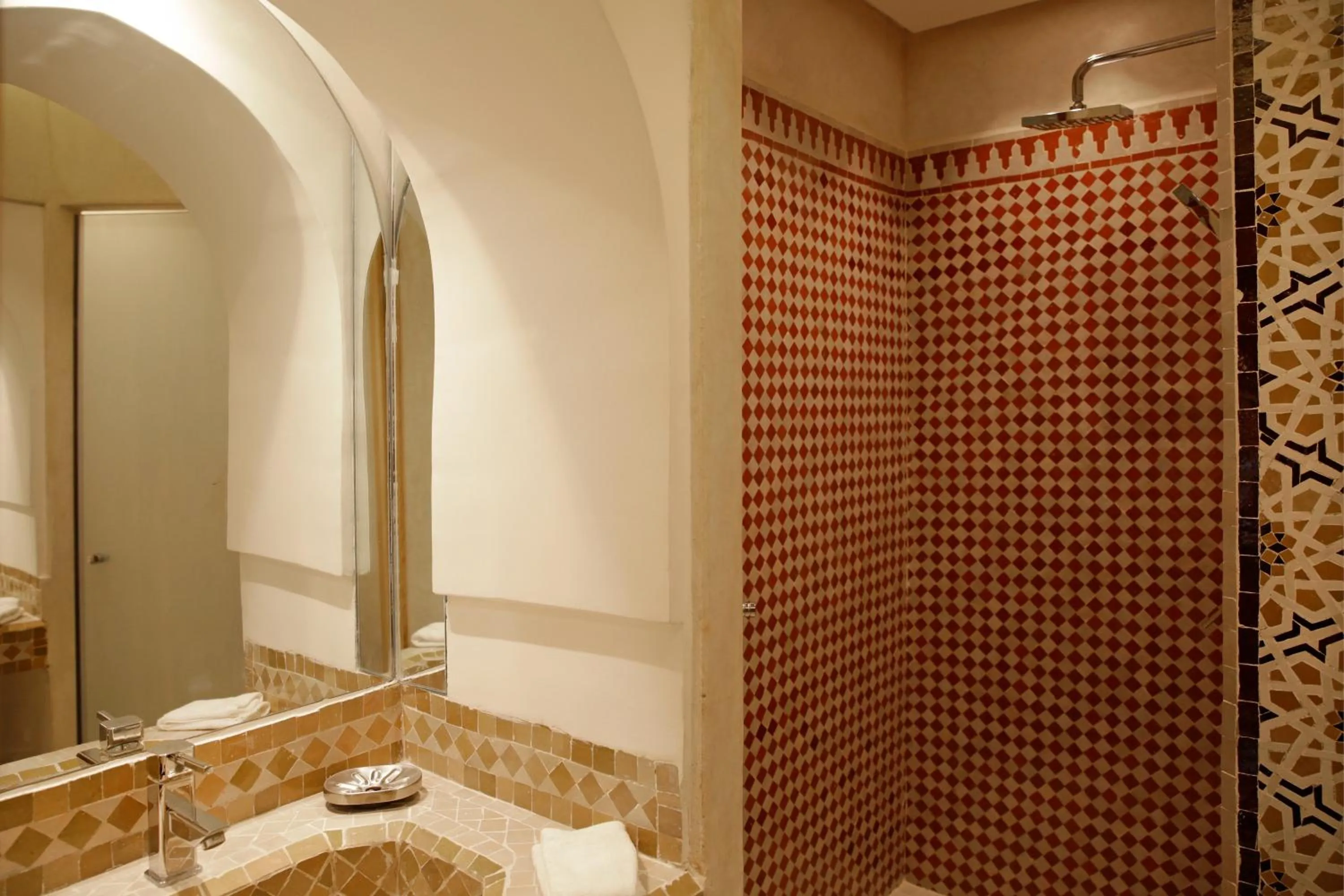 Bathroom in Elegancia Riad Boutique & SPA