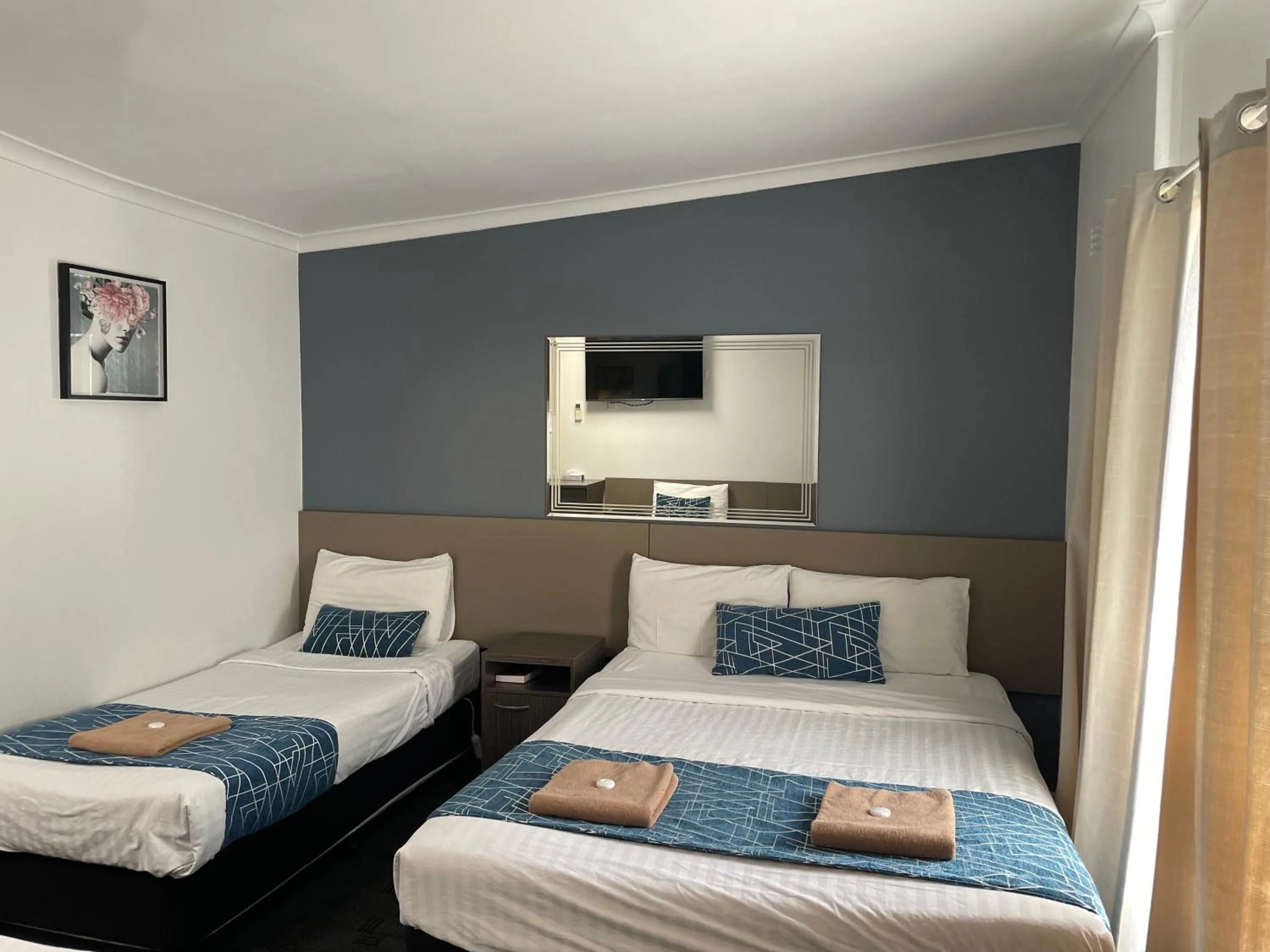 Bed in Parkway Motel