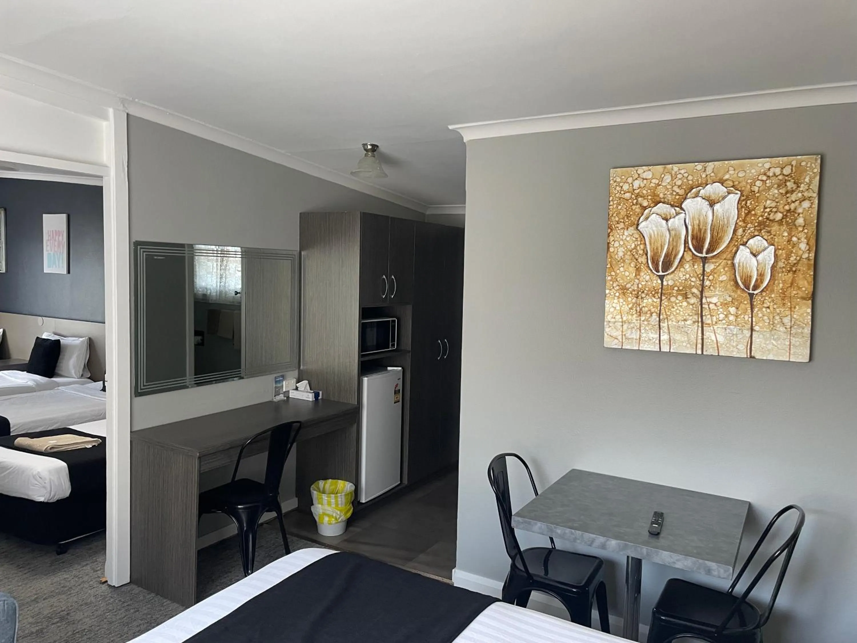 Bed in Parkway Motel