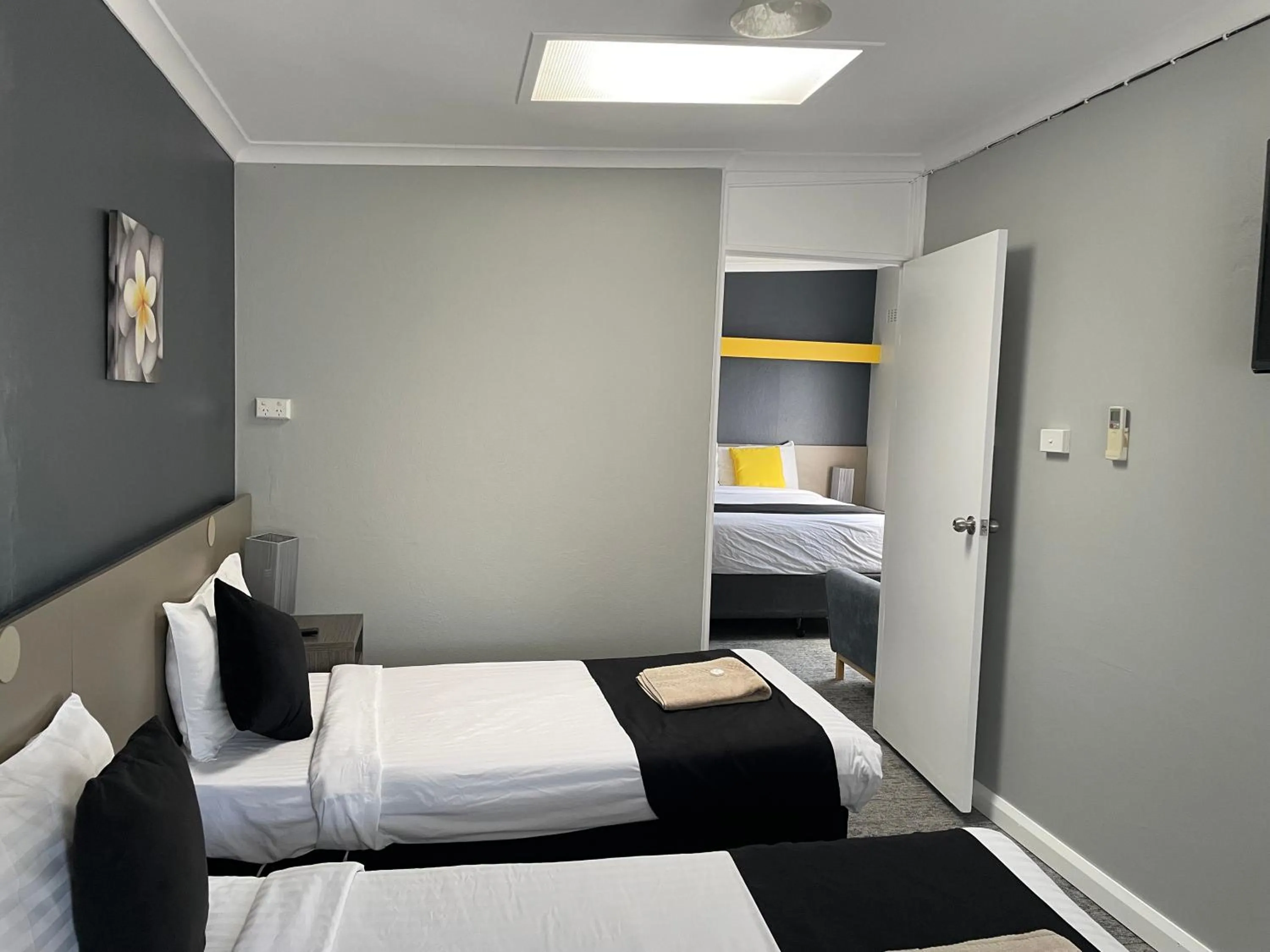 Bed in Parkway Motel