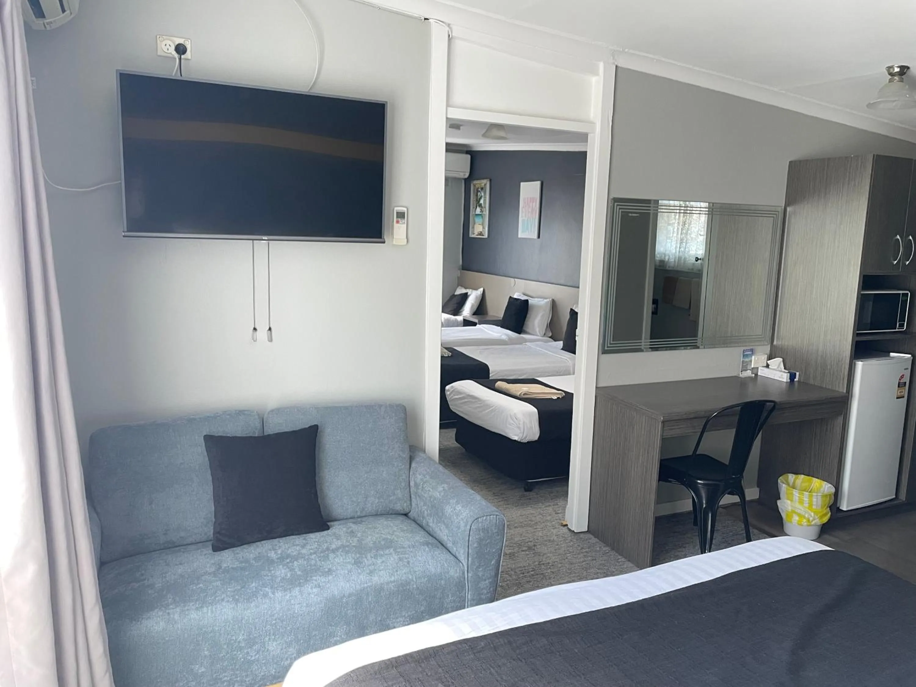 Bed in Parkway Motel