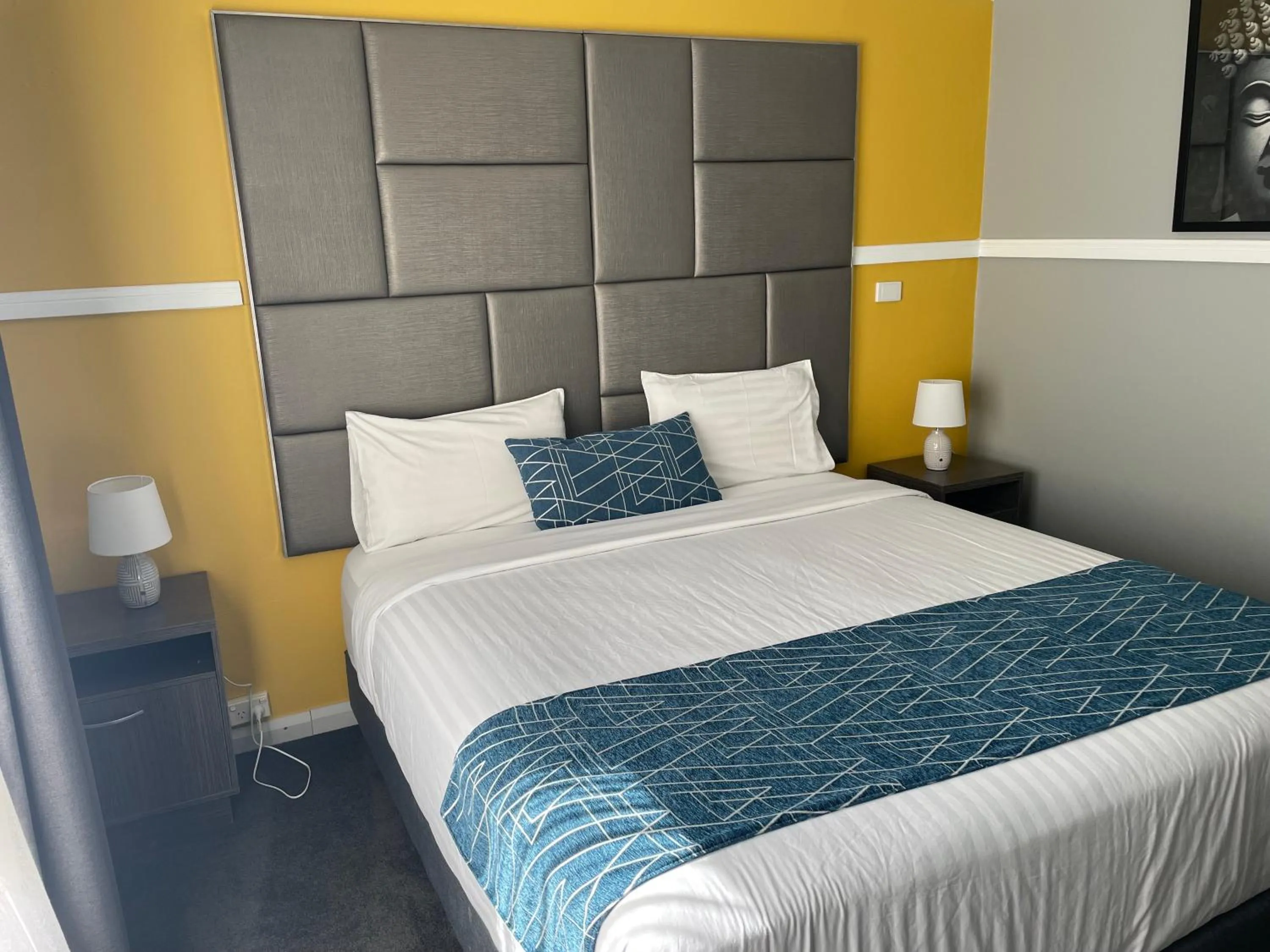 Bed in Parkway Motel