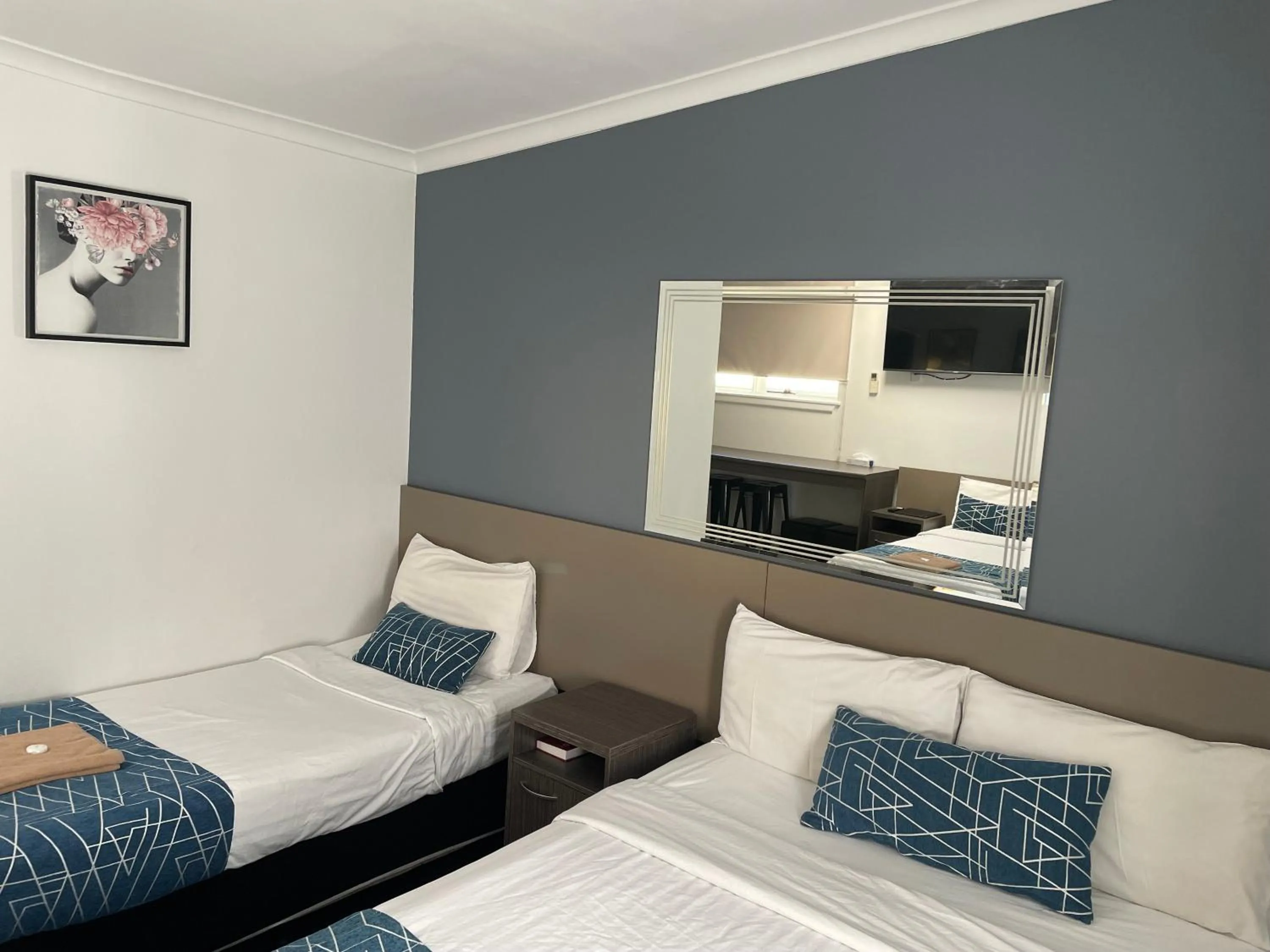 Bed in Parkway Motel