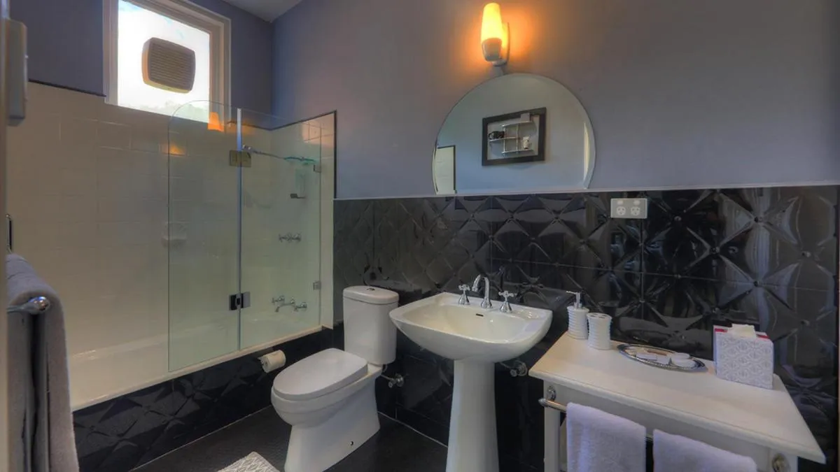 Bathroom in Penghana Bed and Breakfast