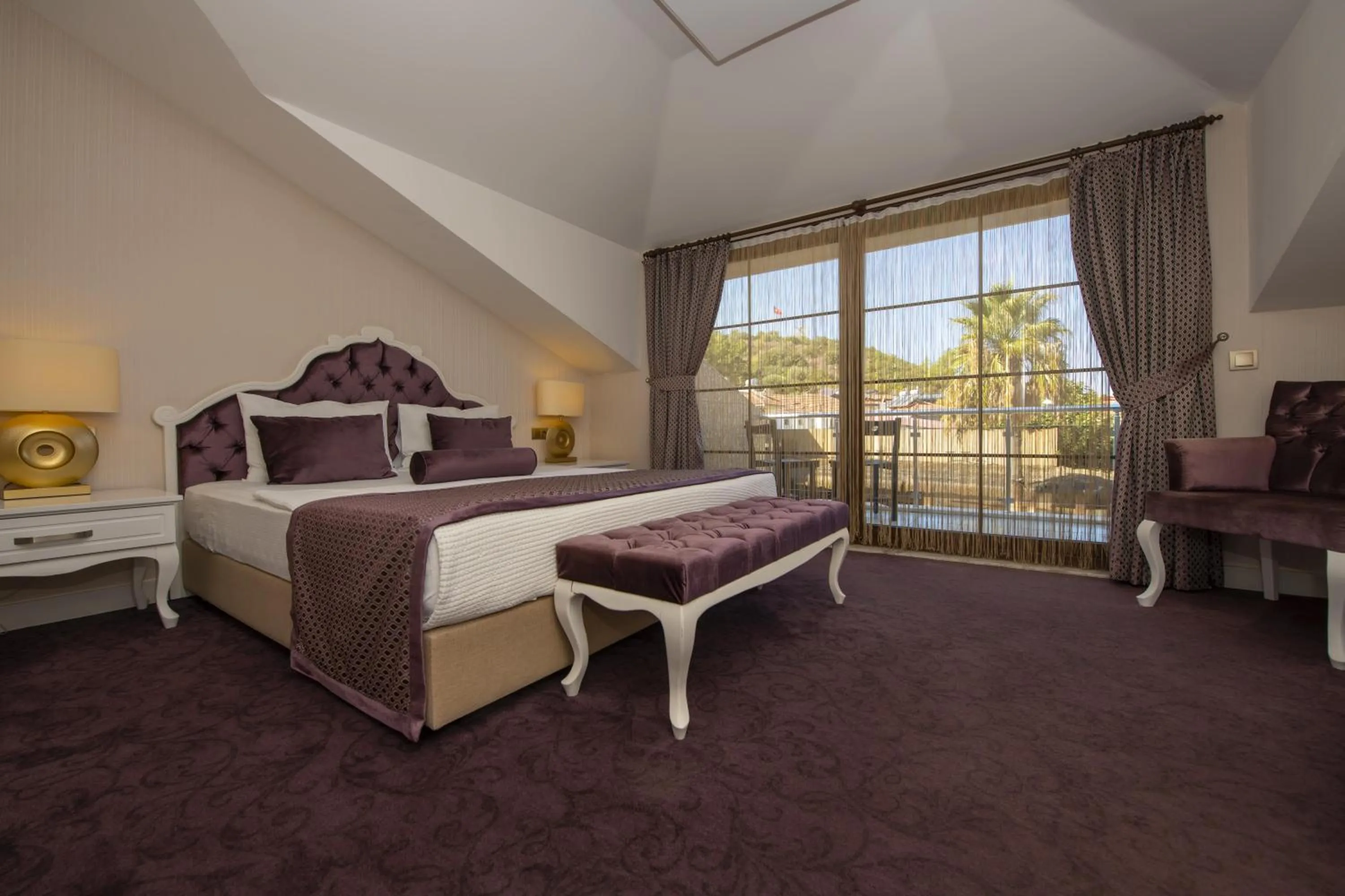 Photo of the whole room, Bed in Han Deluxe Hotel