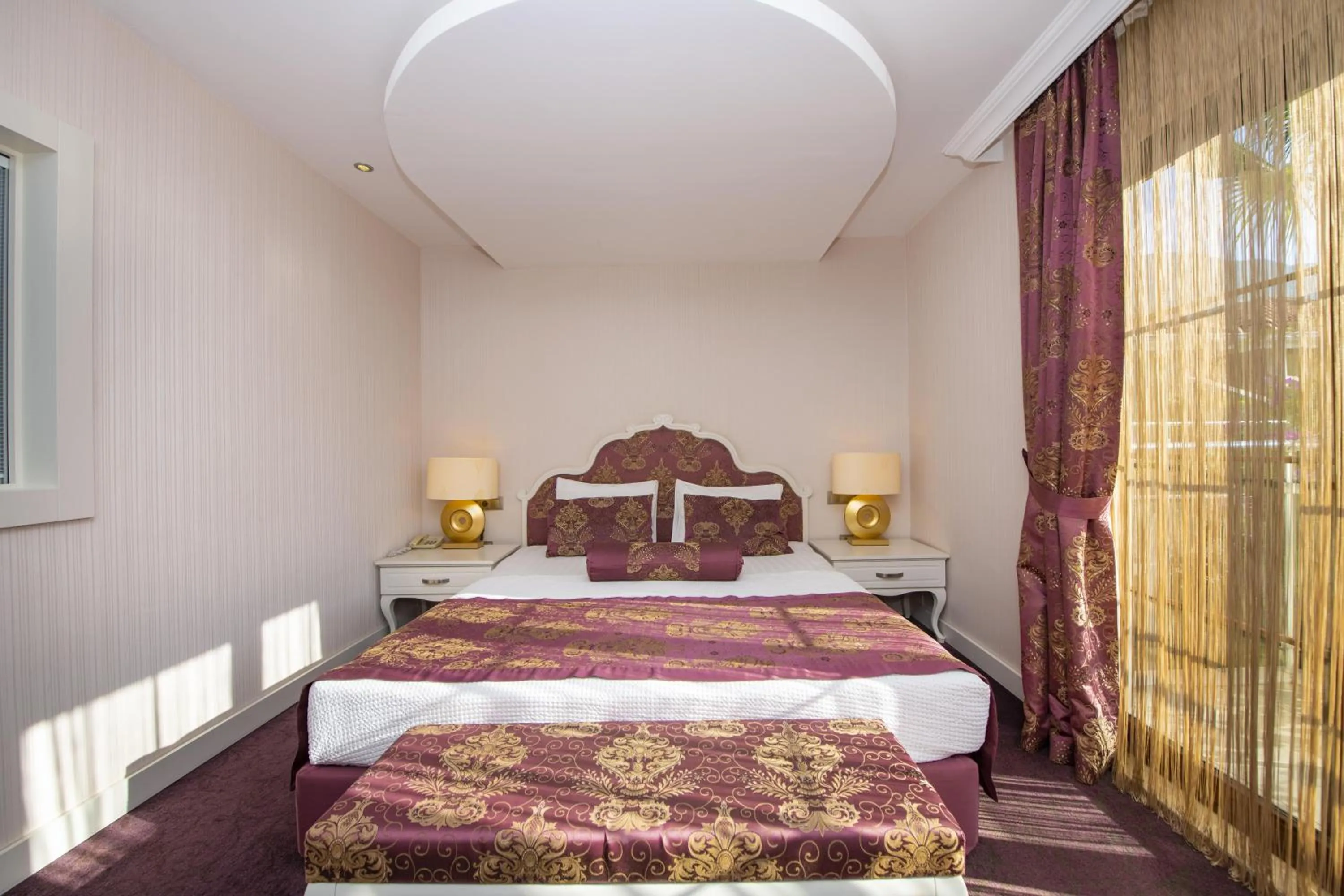 Photo of the whole room, Bed in Han Deluxe Hotel