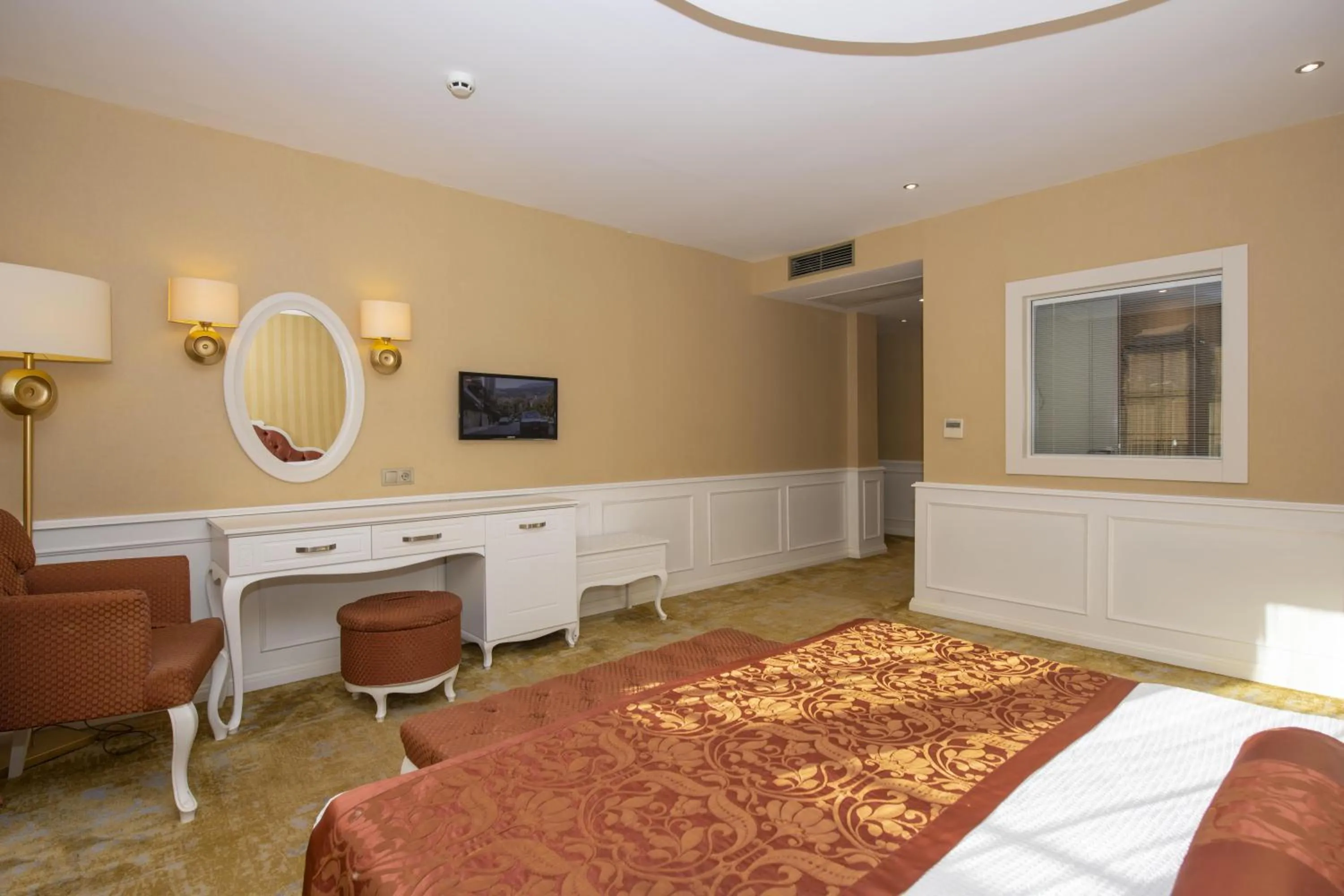 Photo of the whole room, Bed in Han Deluxe Hotel