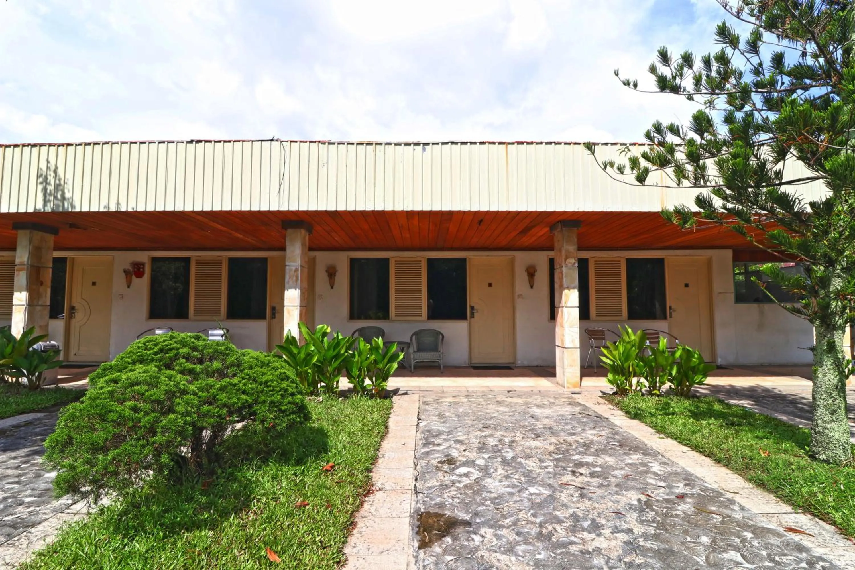 Property building in Hotel Sampaga