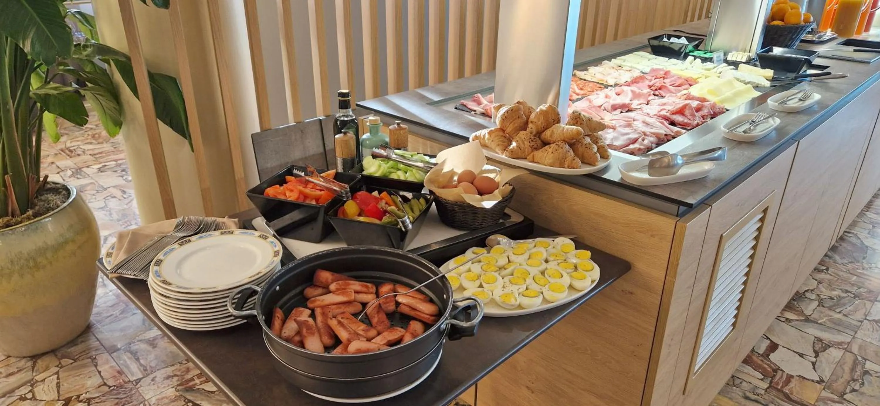 Breakfast in Hotel Souvenir