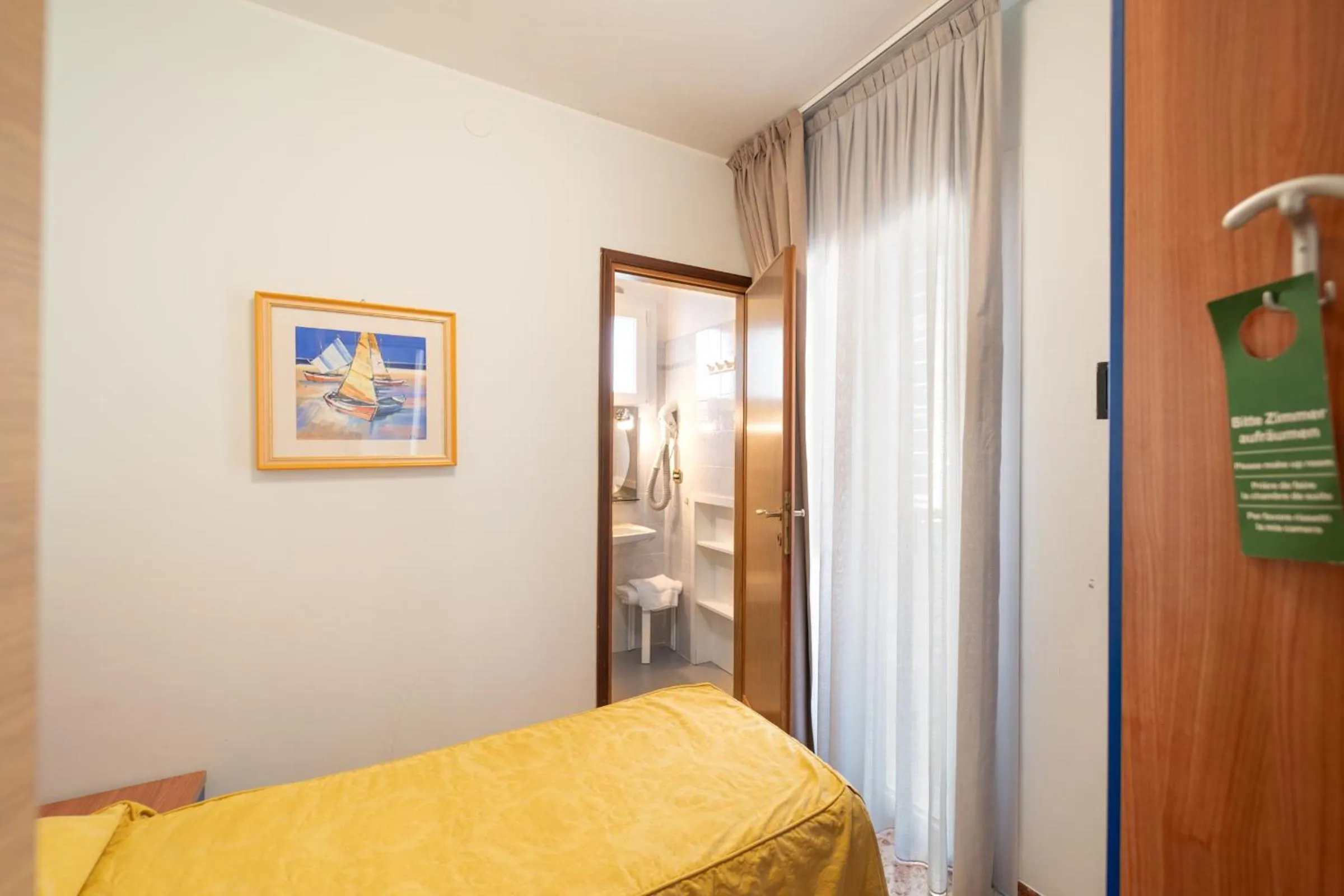 Bedroom, Bed in Hotel Souvenir