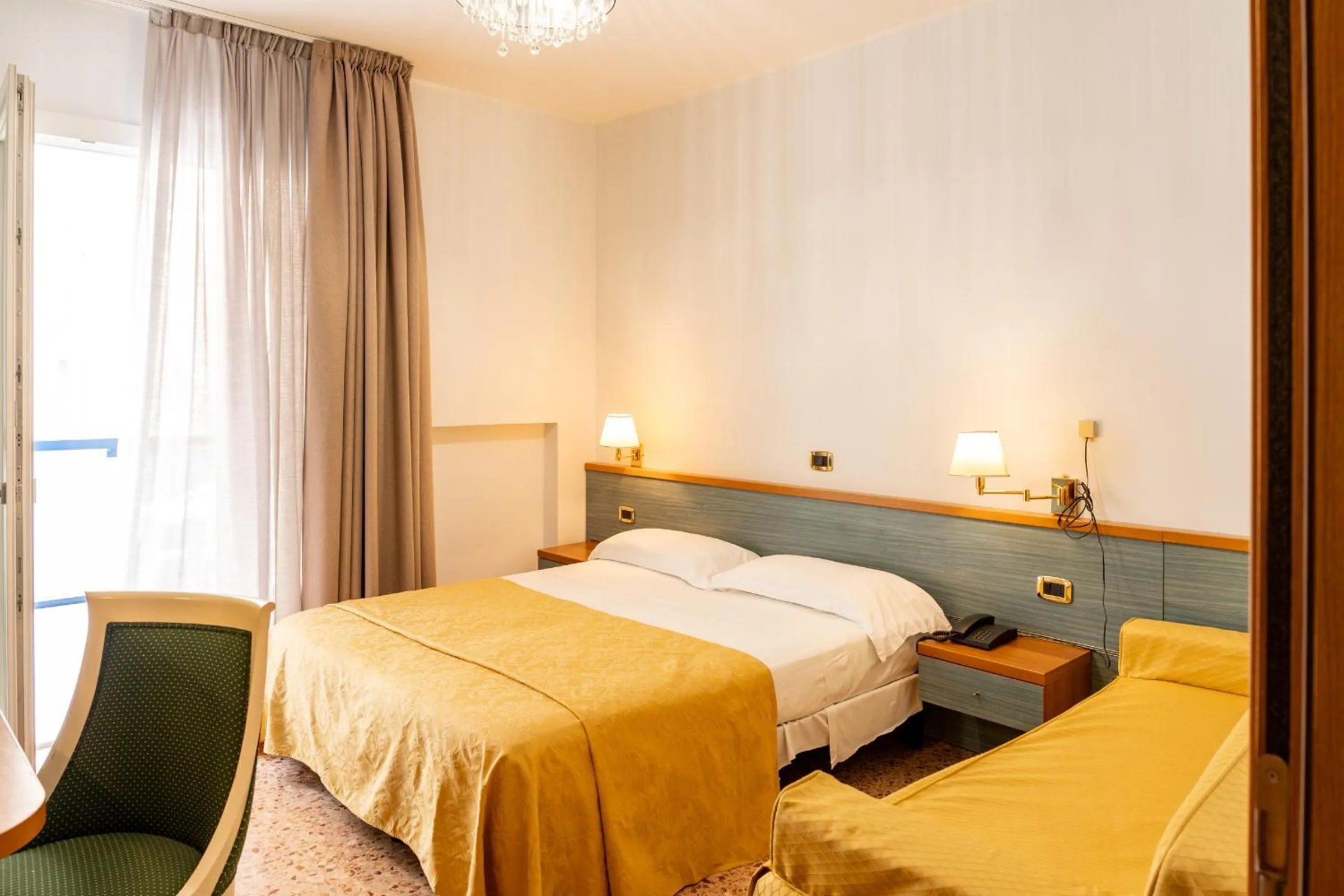 Bedroom, Bed in Hotel Souvenir