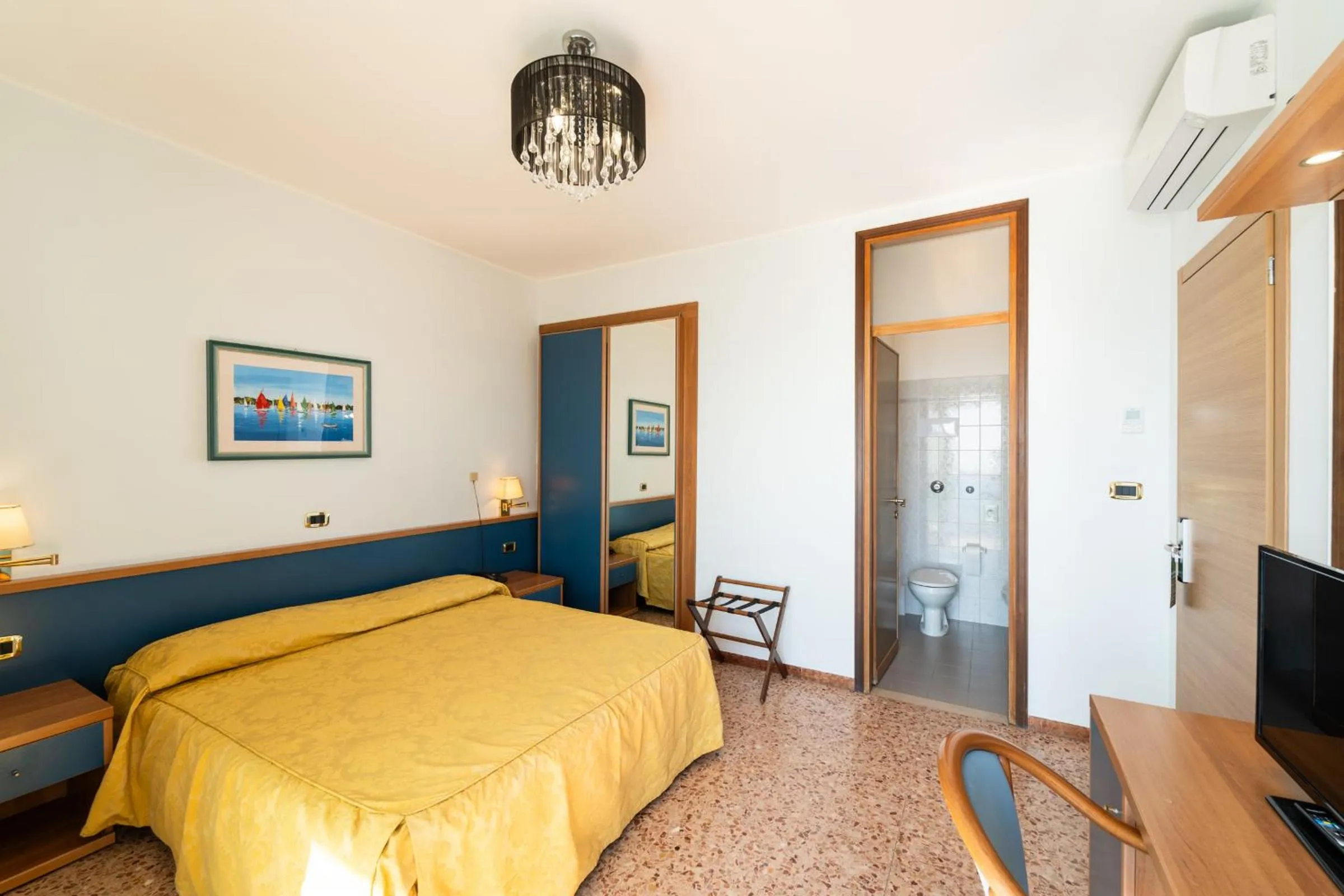 Bedroom, Bed in Hotel Souvenir