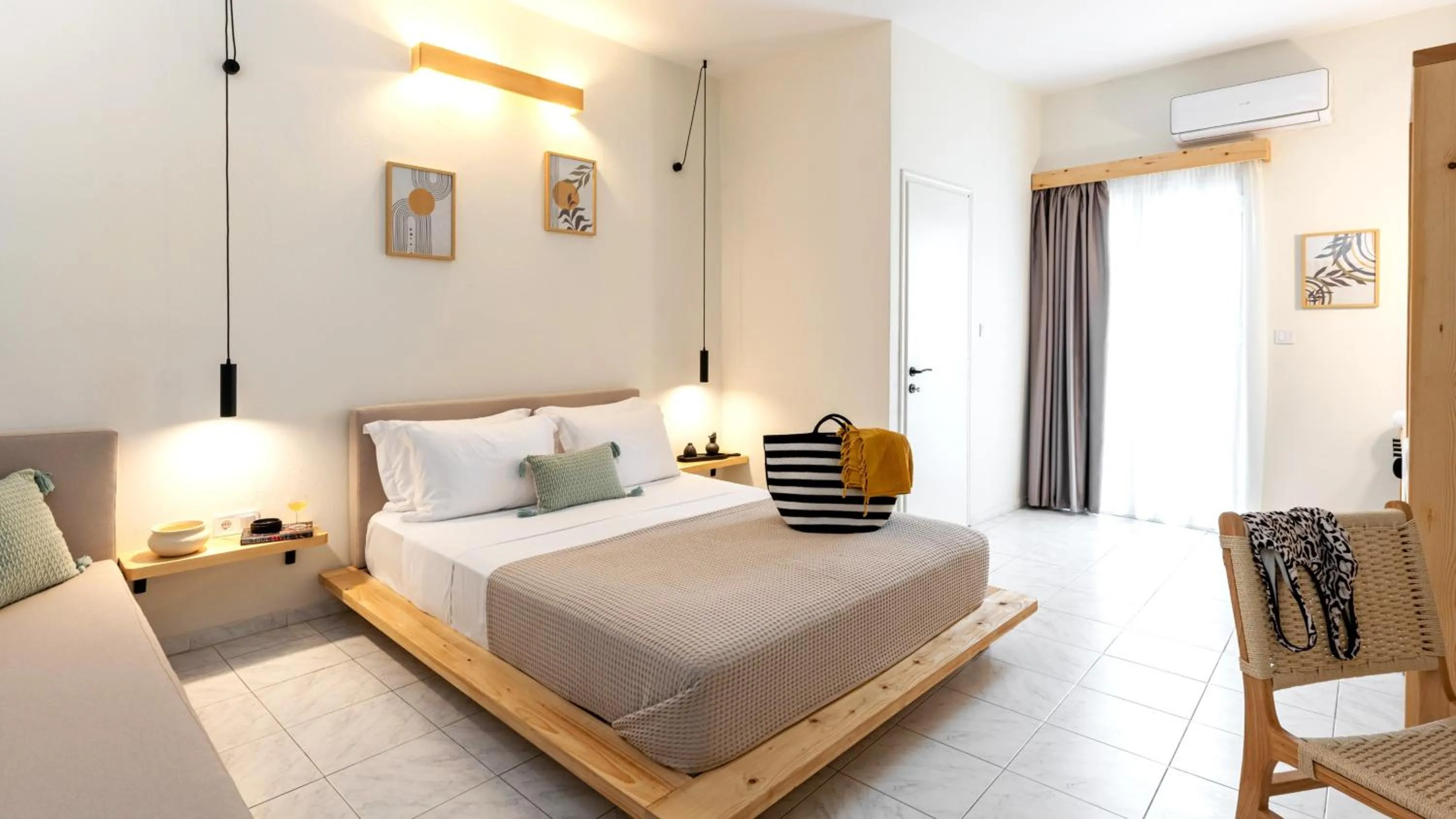 Bed in Capella Skiathos, Town